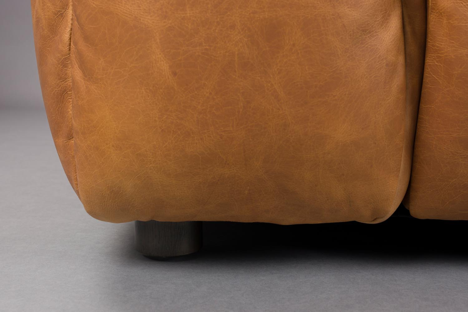 Dutchbone Hackman 3-Sitzer Sofa: Elegantes Design, samtiger Velours, vielseitig modular, ideal für stilvolle und gemütliche Wohnräume.