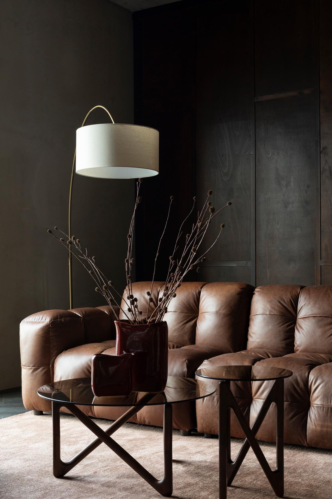 Dutchbone Hackman 3-Sitzer Sofa: Elegantes Design, samtiger Velours, vielseitig modular, ideal für moderne und gemütliche Wohnräume.