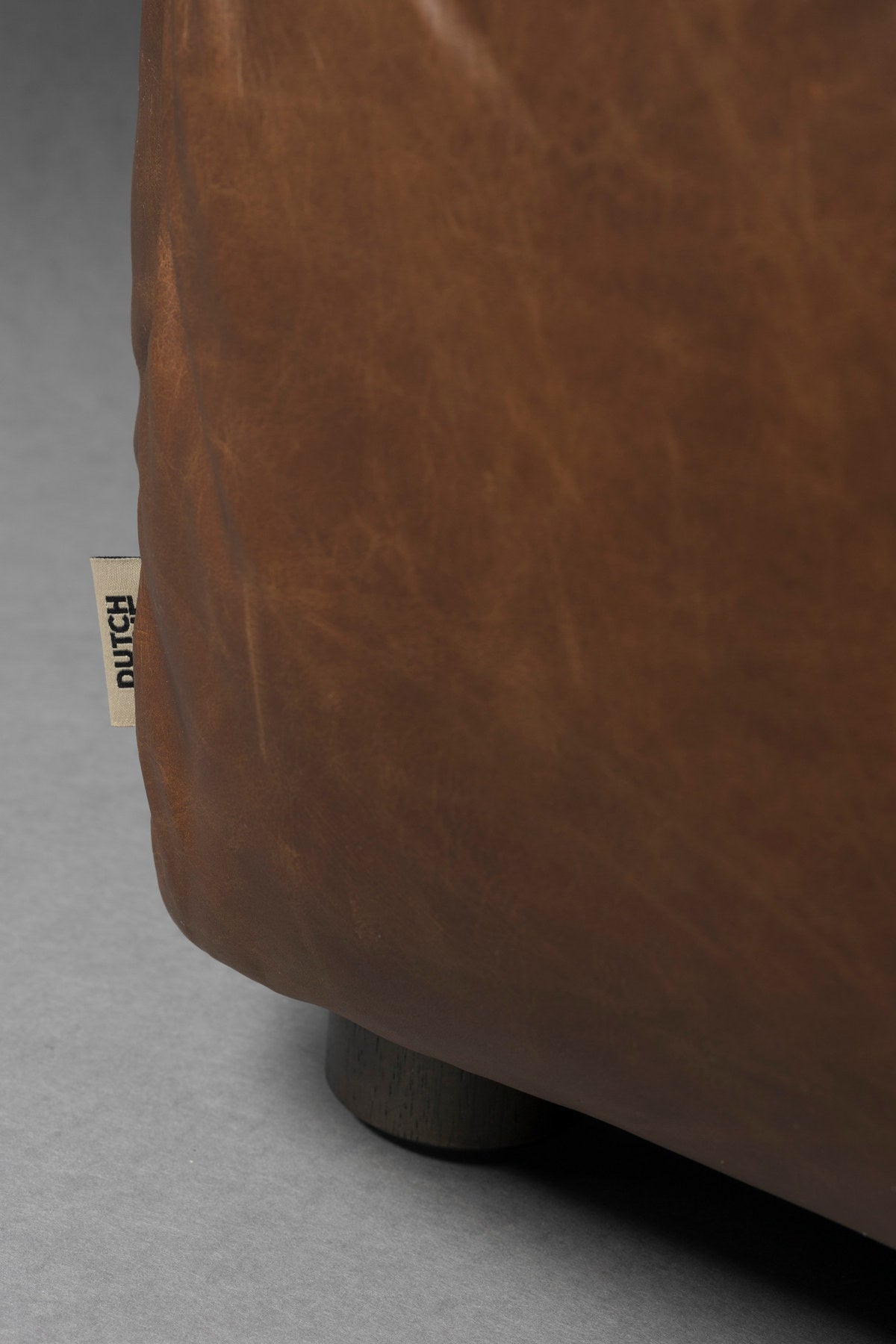 Sofa Hackman 3-Sitzer in Chocolate präsentiert im Onlineshop von KAQTU Design AG. 3er Sofa ist von Dutchbone