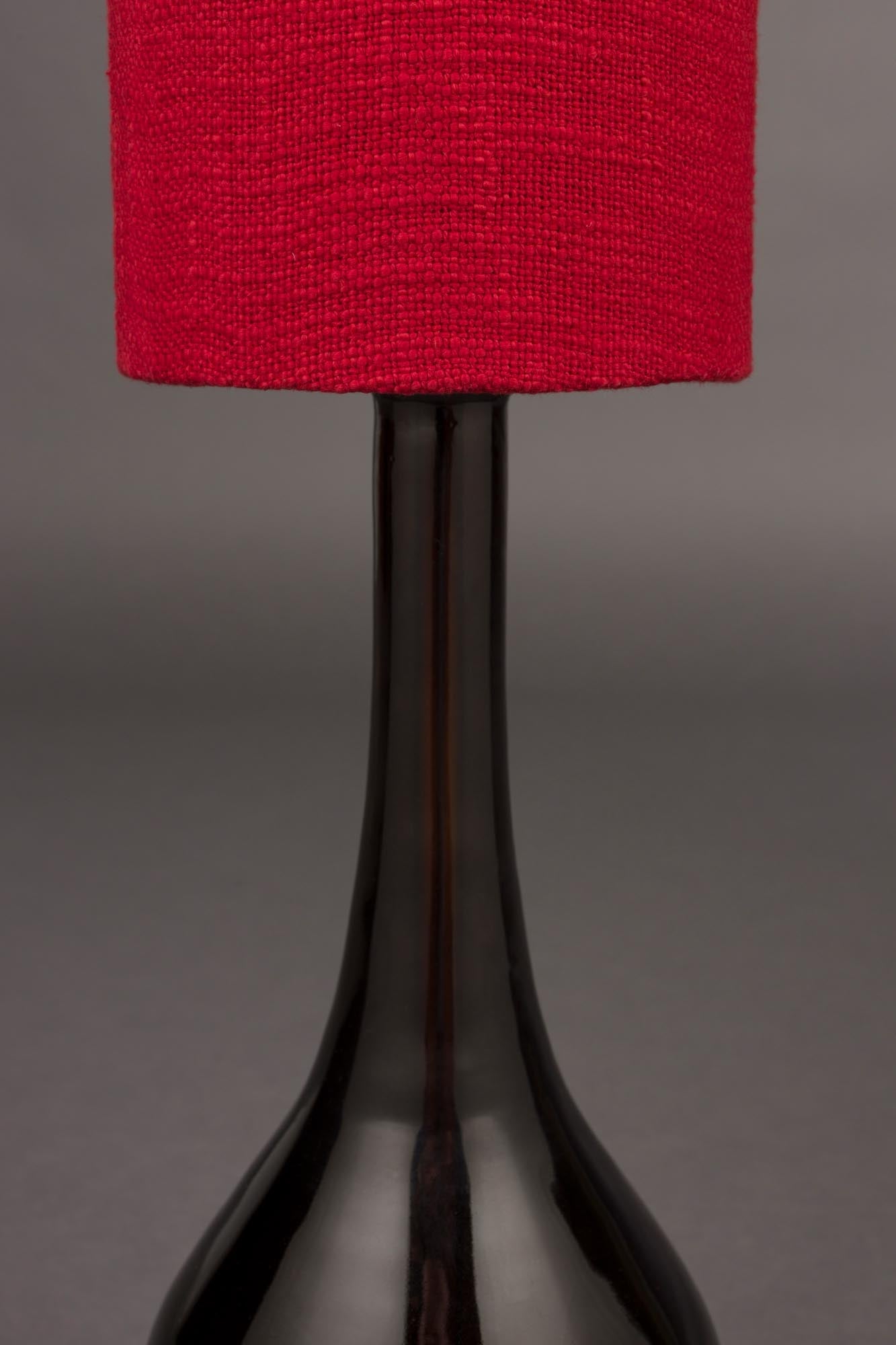 Tischleuchte Jules in Rot präsentiert im Onlineshop von KAQTU Design AG. Tischleuchte ist von Dutchbone