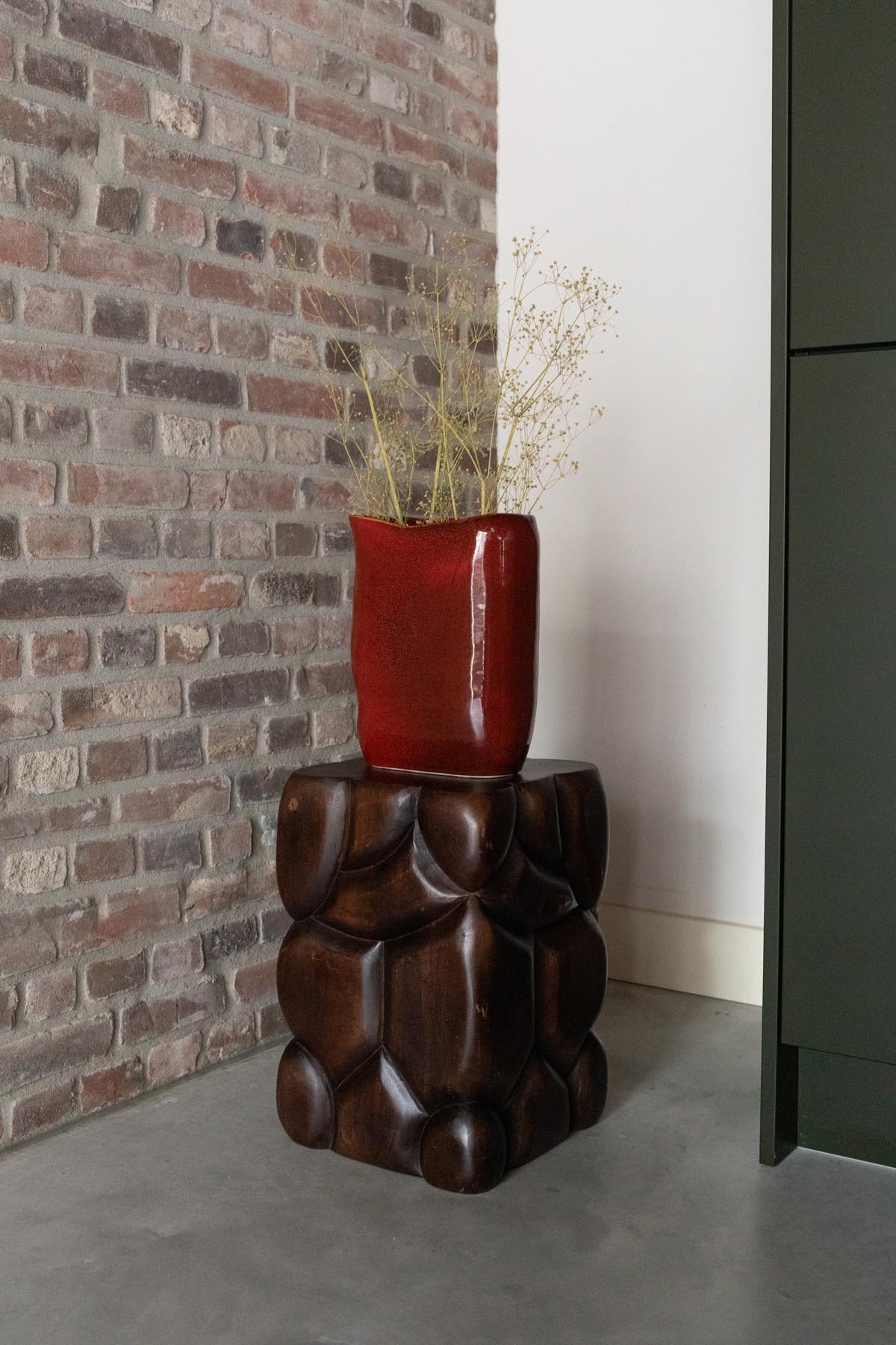 Vase Edna M in Rot präsentiert im Onlineshop von KAQTU Design AG. Vase ist von Dutchbone