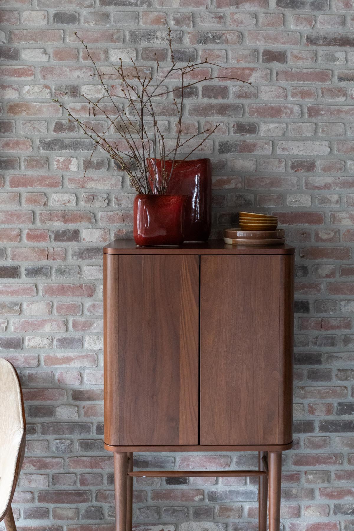 Vase Edna M in Rot präsentiert im Onlineshop von KAQTU Design AG. Vase ist von Dutchbone