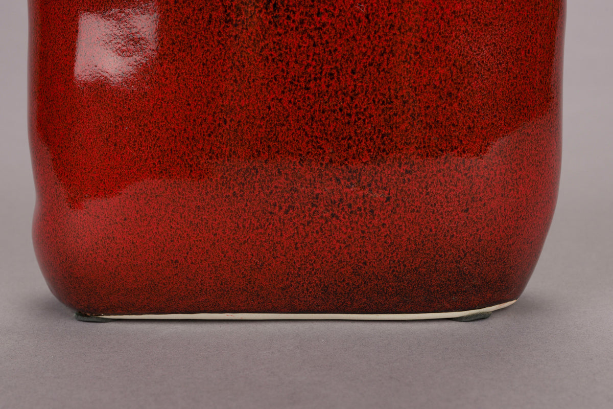 Vase Edna S in Rot präsentiert im Onlineshop von KAQTU Design AG. Vase ist von Dutchbone