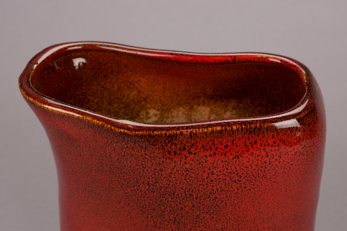 Vase Edna S in Rot präsentiert im Onlineshop von KAQTU Design AG. Vase ist von Dutchbone