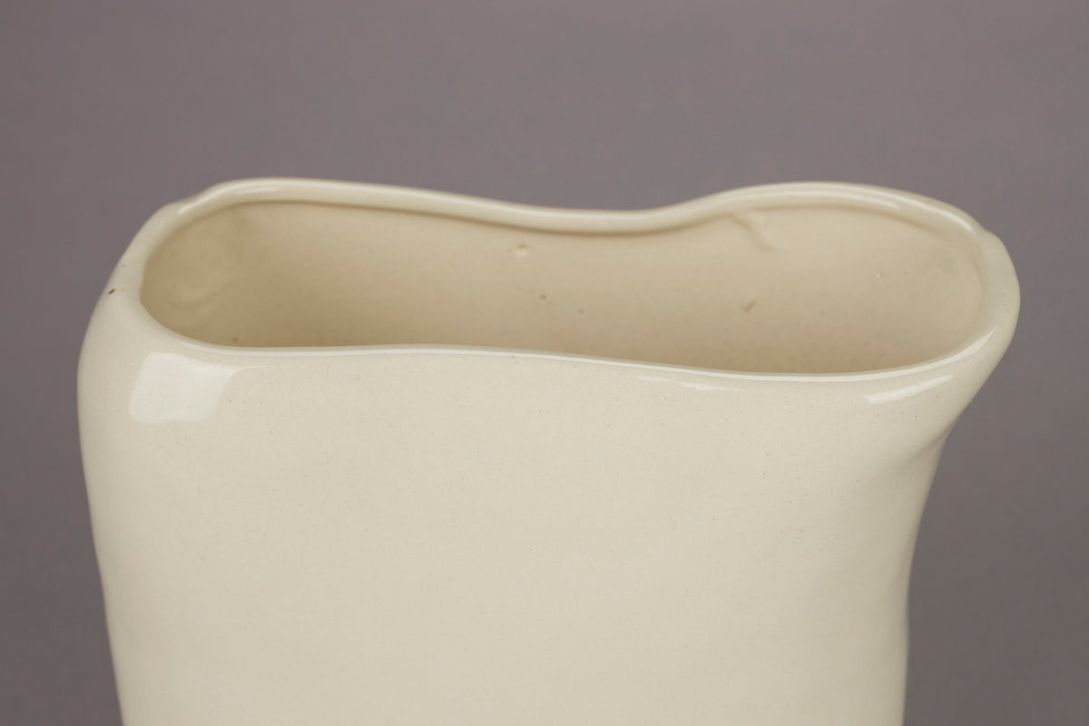 Vase Edna S in Beige präsentiert im Onlineshop von KAQTU Design AG. Vase ist von Dutchbone