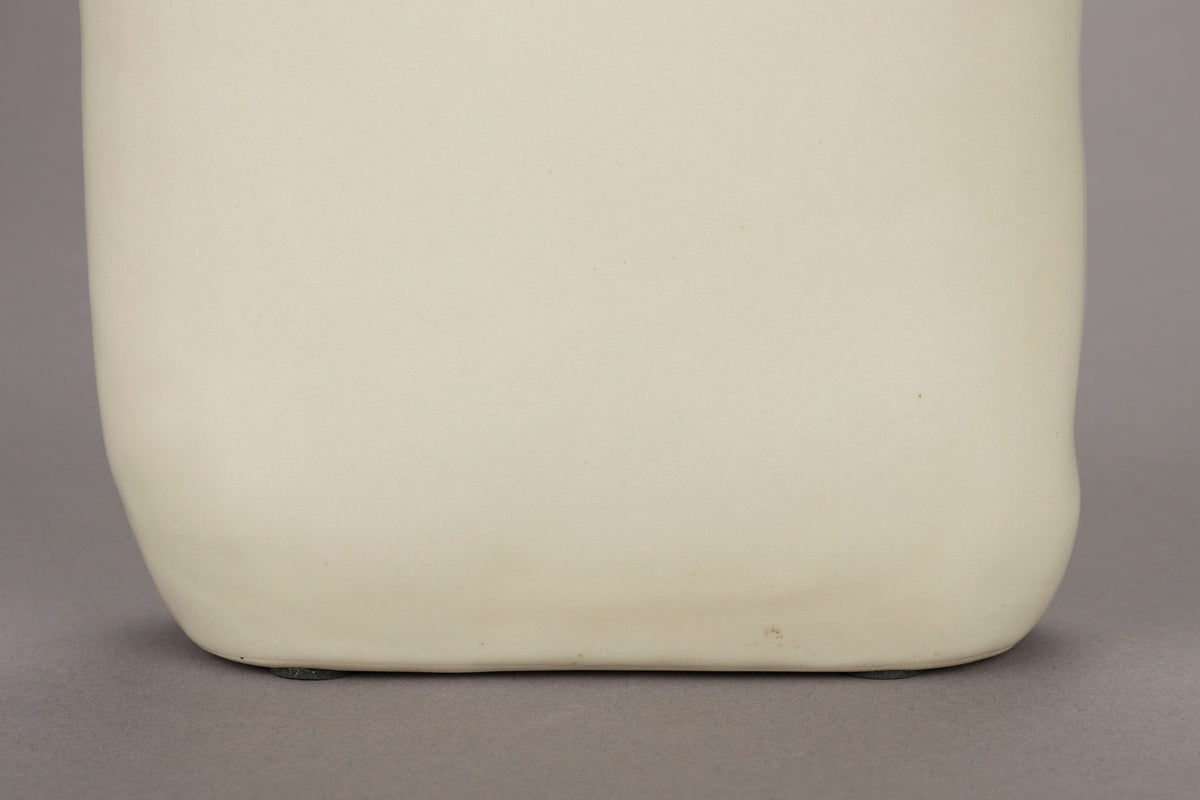 Vase Edna S in Beige präsentiert im Onlineshop von KAQTU Design AG. Vase ist von Dutchbone