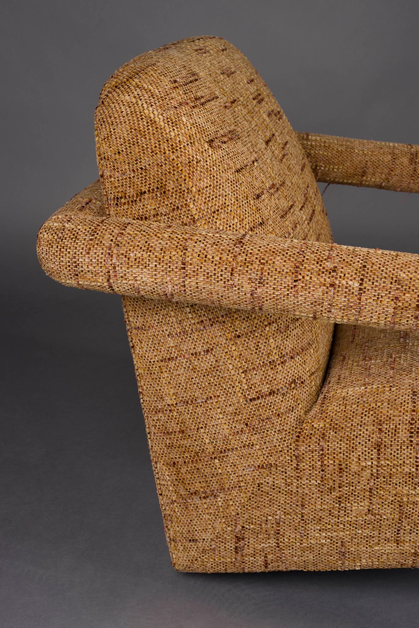 Sessel Kent Ochre in Gelb präsentiert im Onlineshop von KAQTU Design AG. Sessel ist von Dutchbone