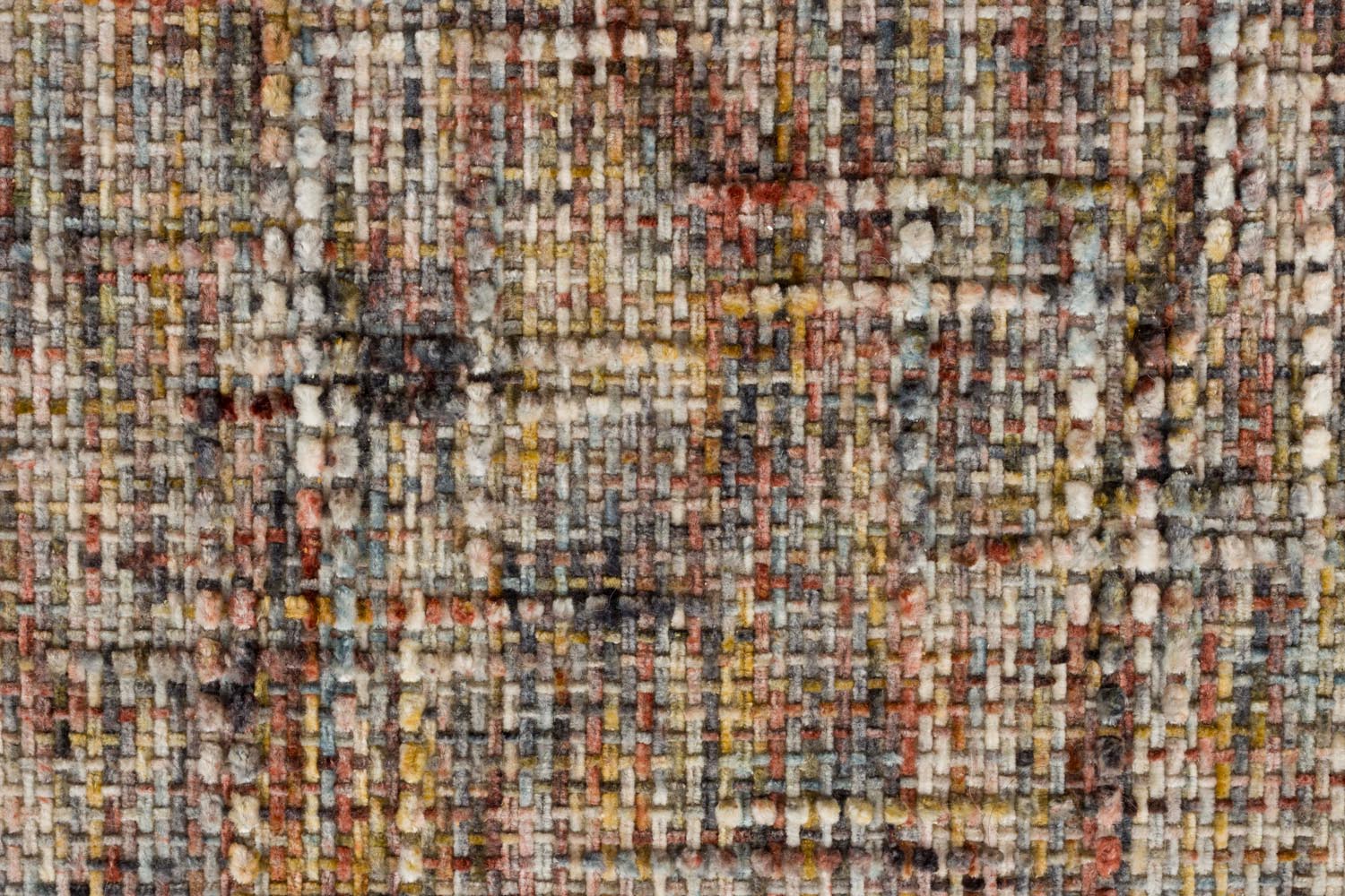 Der Sessel Rose Multicolour von Dutchbone vereint blumige Eleganz und Komfort. Ideal für einladende Wohnräume!