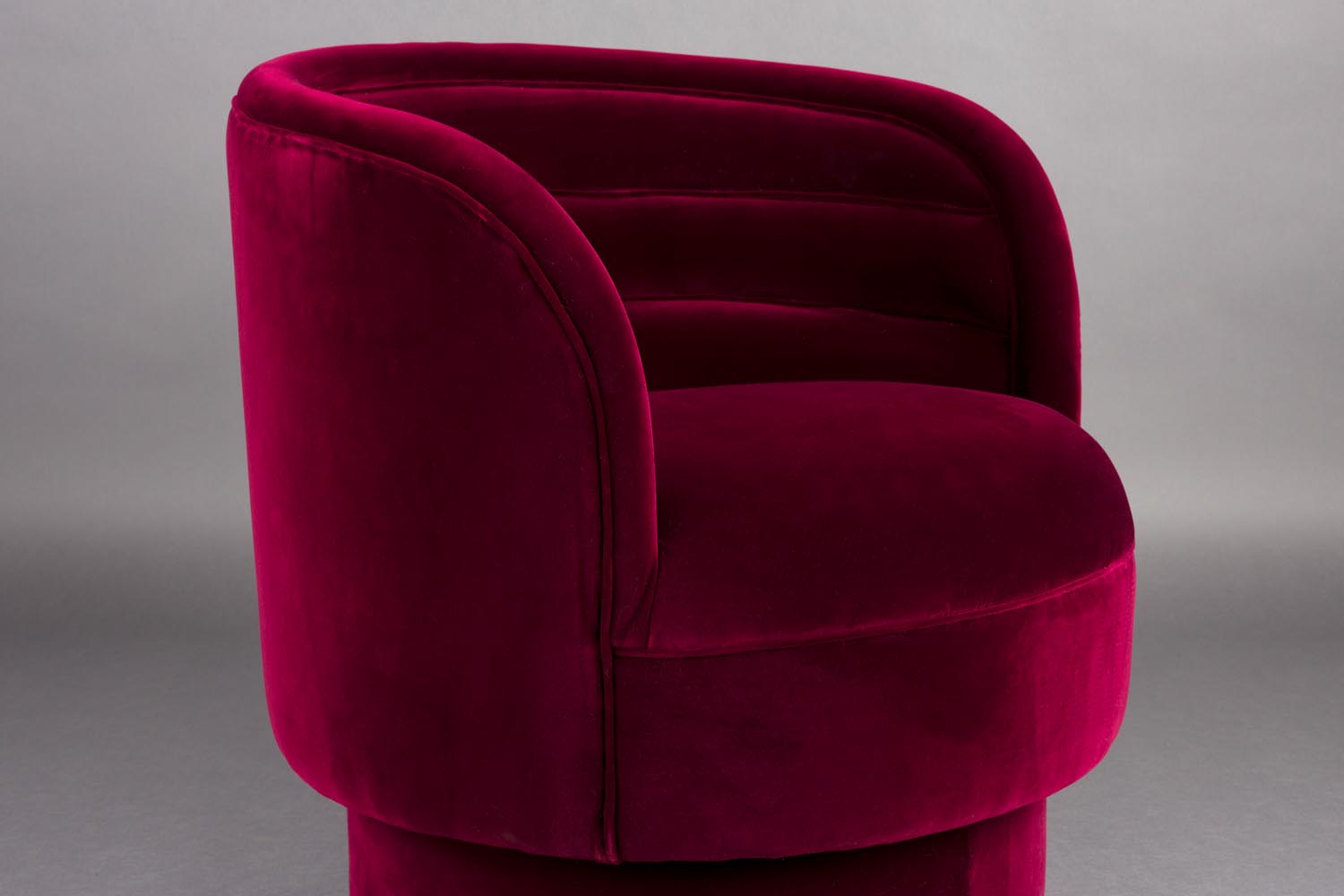 Sessel Dorothy in Rot präsentiert im Onlineshop von KAQTU Design AG. Sessel ist von Dutchbone