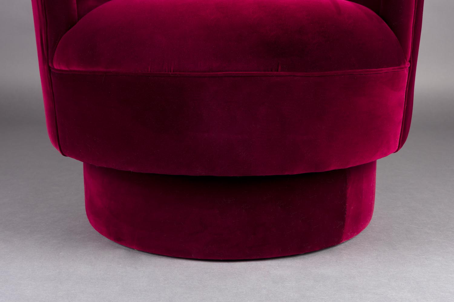 Sessel Dorothy in Rot präsentiert im Onlineshop von KAQTU Design AG. Sessel ist von Dutchbone