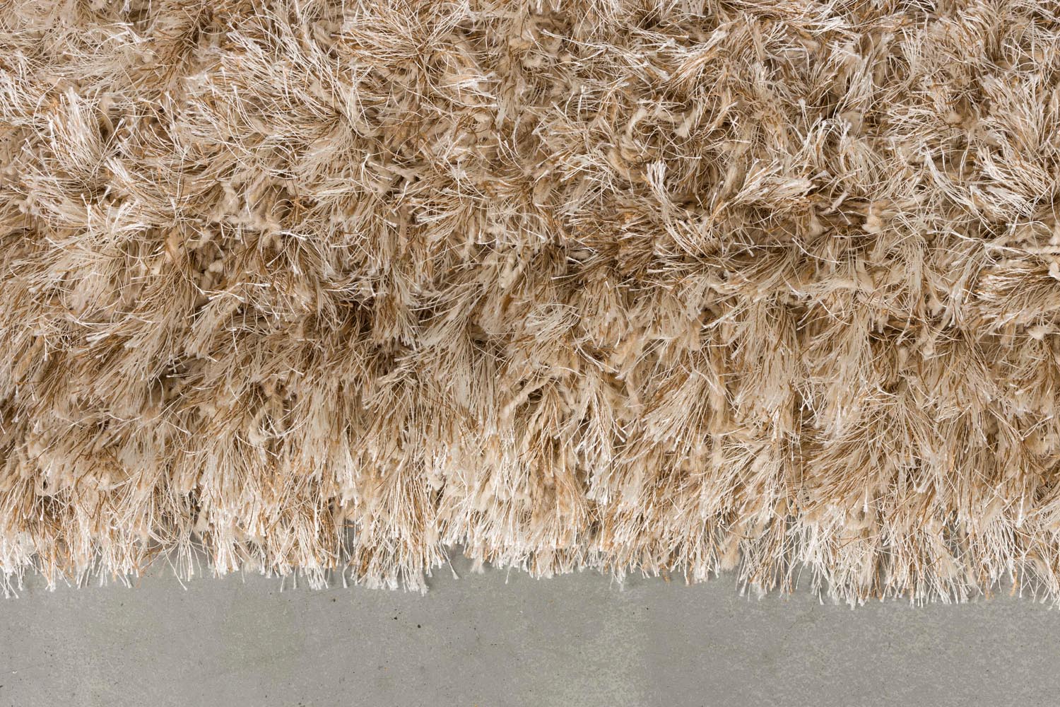 Teppich Hairy 160x230 in Beige präsentiert im Onlineshop von KAQTU Design AG. Teppich ist von Dutchbone