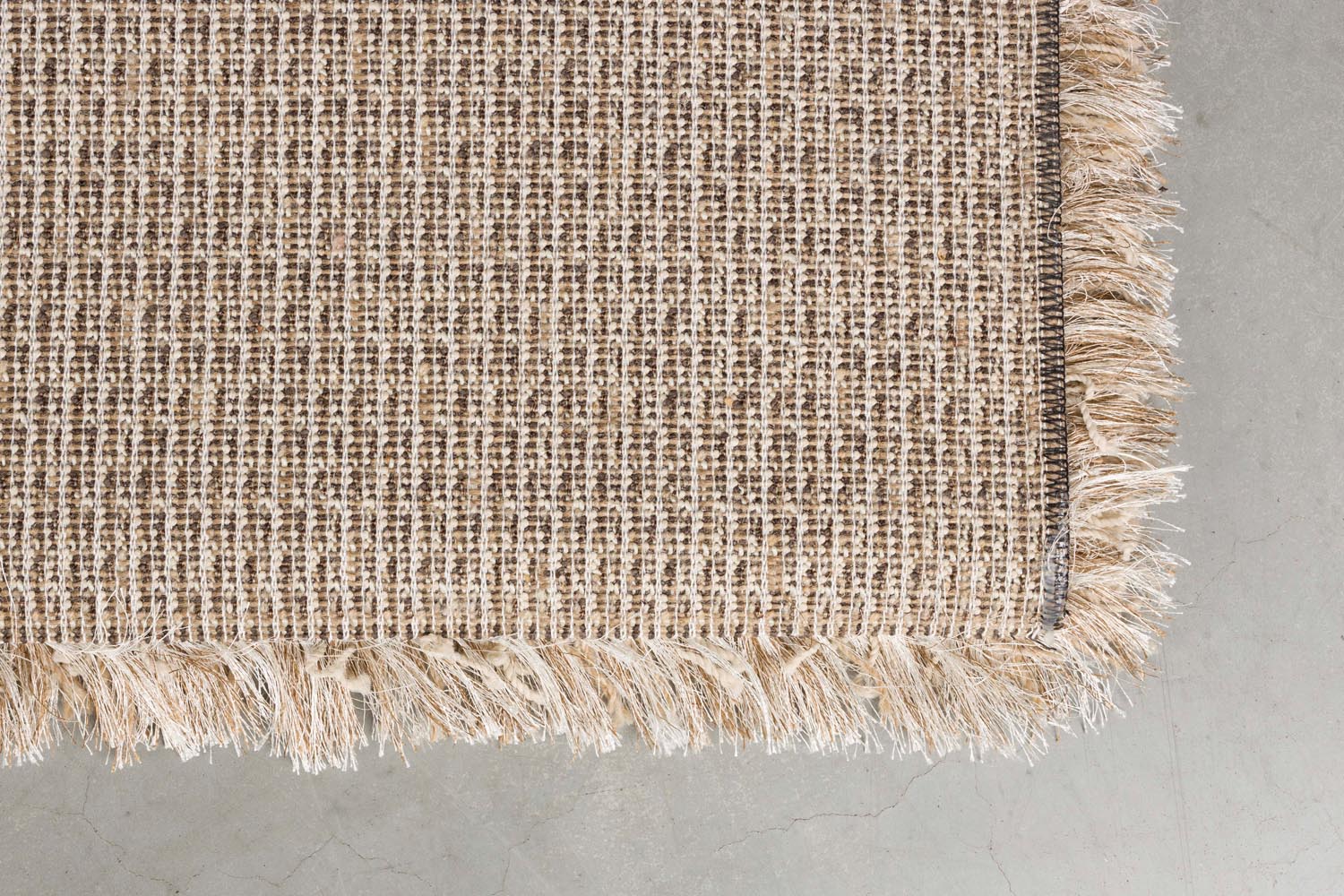 Teppich Hairy 160x230 in Beige präsentiert im Onlineshop von KAQTU Design AG. Teppich ist von Dutchbone