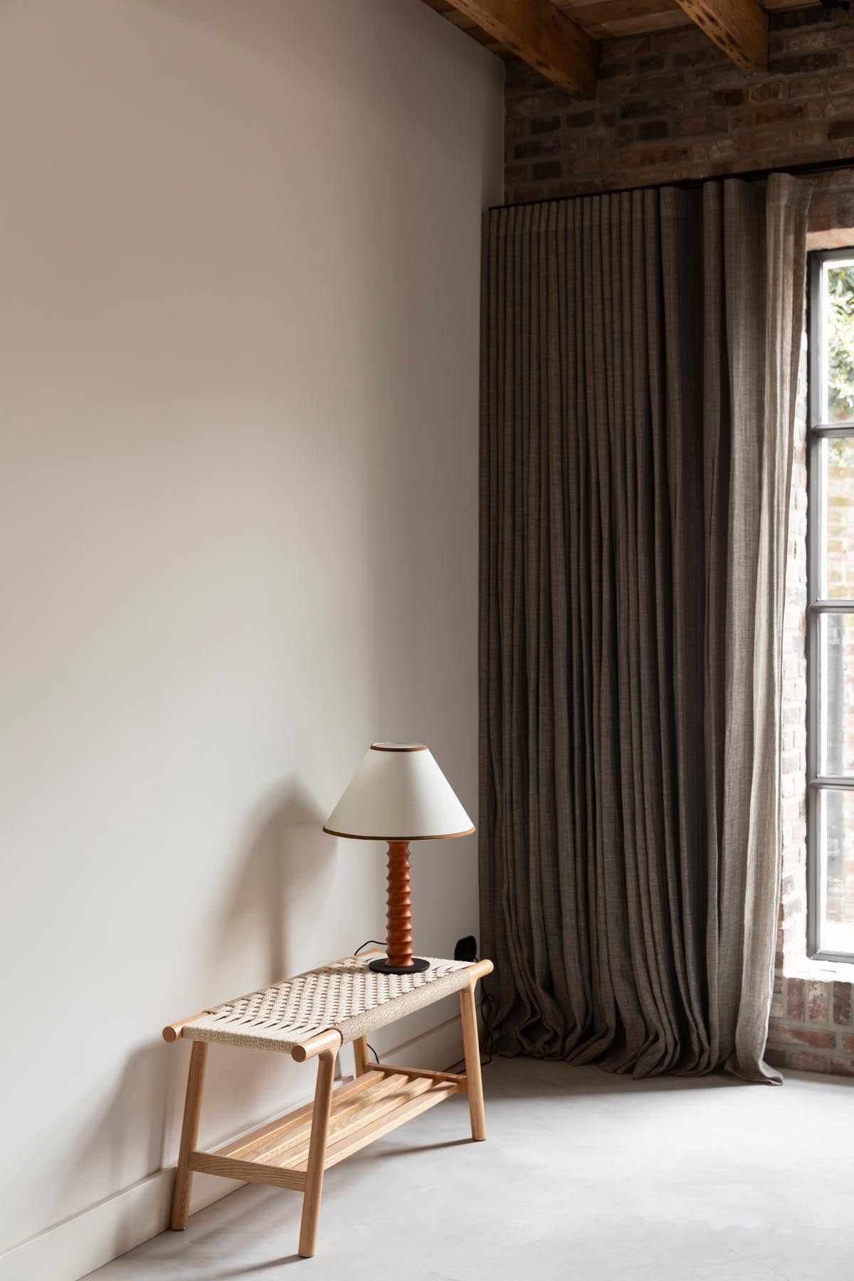 Bank Kintaro in Natural präsentiert im Onlineshop von KAQTU Design AG. Bank ist von Dutchbone