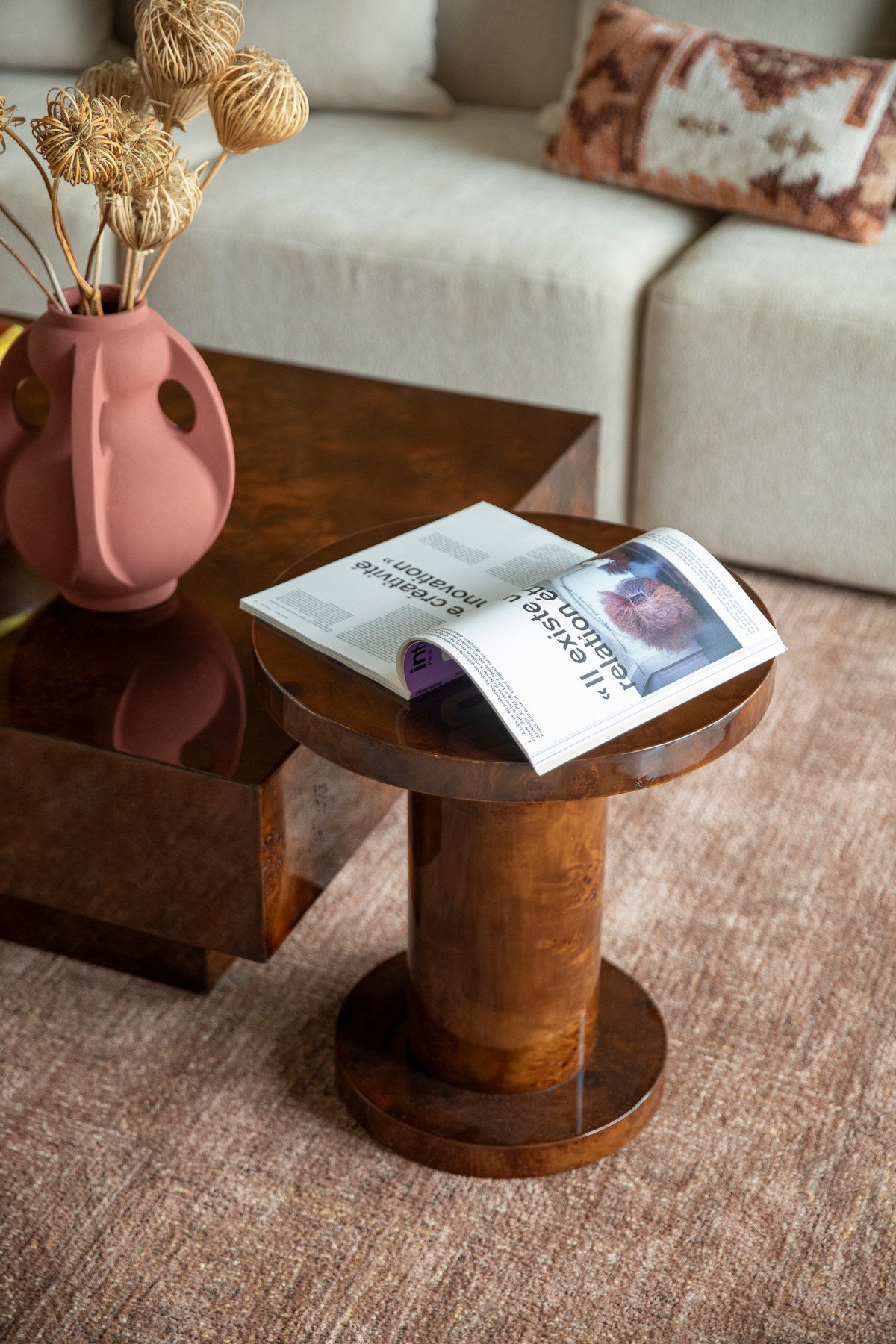 Beistelltisch Quinn in Walnuss präsentiert im Onlineshop von KAQTU Design AG. Beistelltisch ist von Dutchbone
