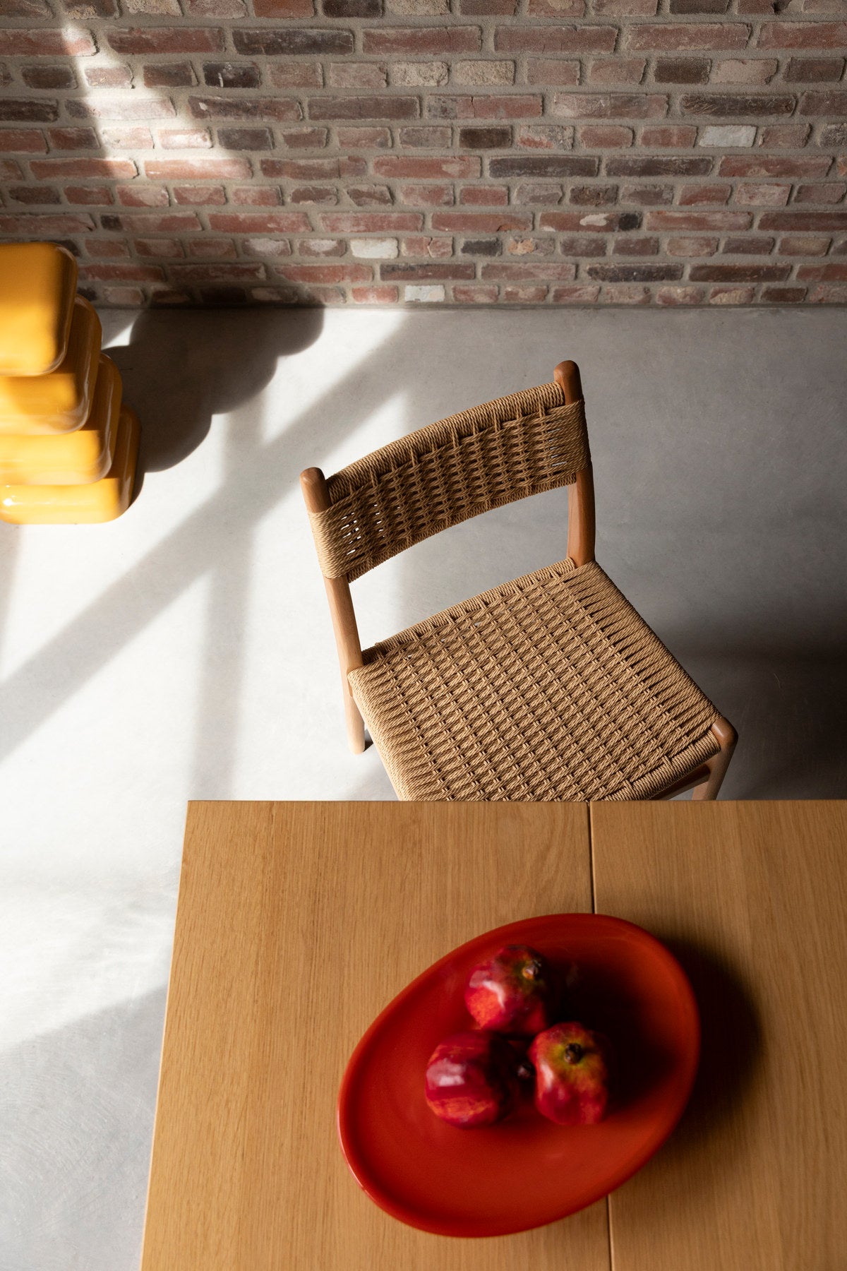 Stuhl Cecile Natural in Beige präsentiert im Onlineshop von KAQTU Design AG. Stuhl ist von Dutchbone
