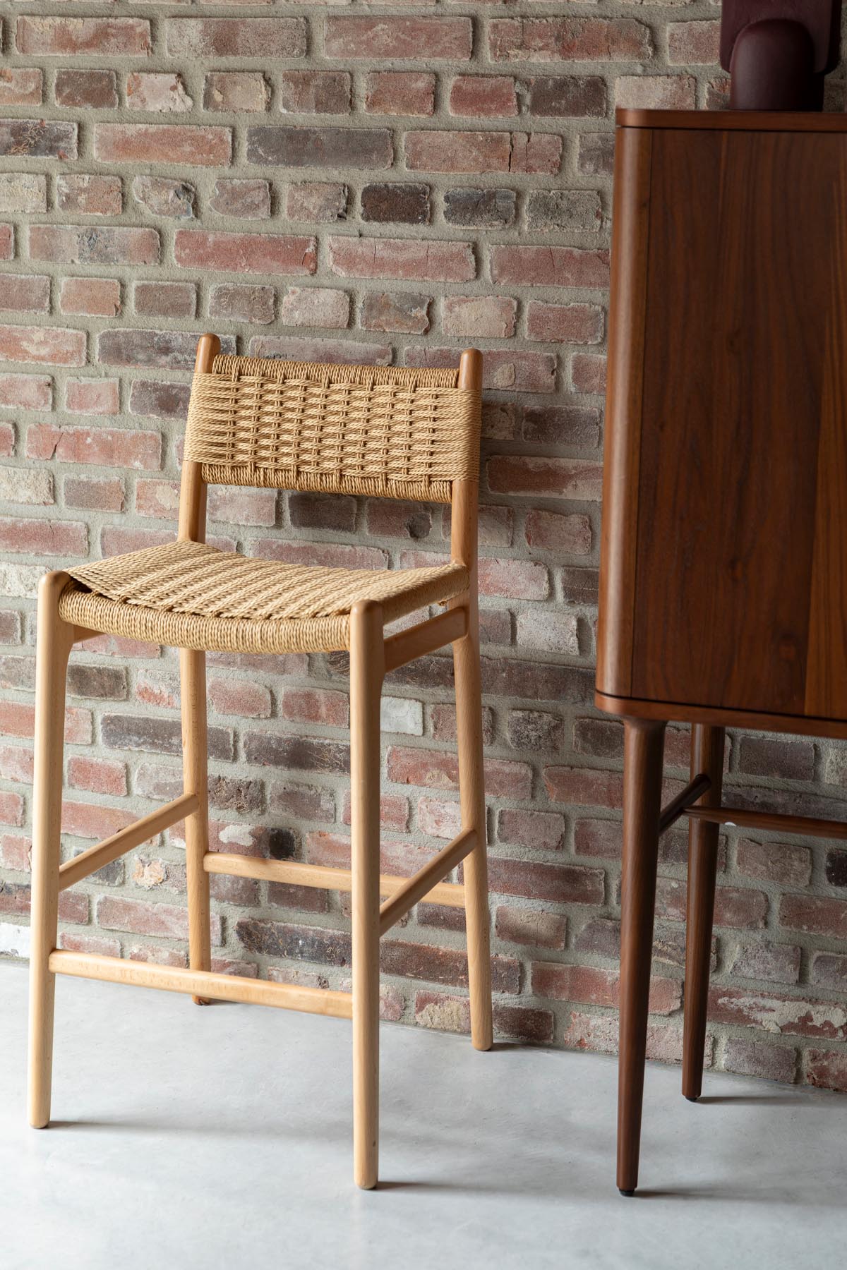 Barstuhl Cecile in Natural präsentiert im Onlineshop von KAQTU Design AG. Barstuhl ist von Dutchbone