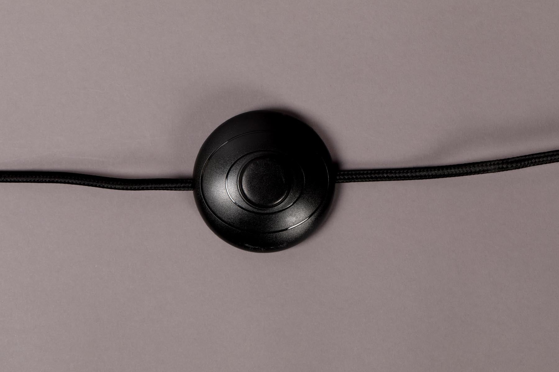 Stehleuchte Horace in Brown präsentiert im Onlineshop von KAQTU Design AG. Stehleuchte ist von Dutchbone