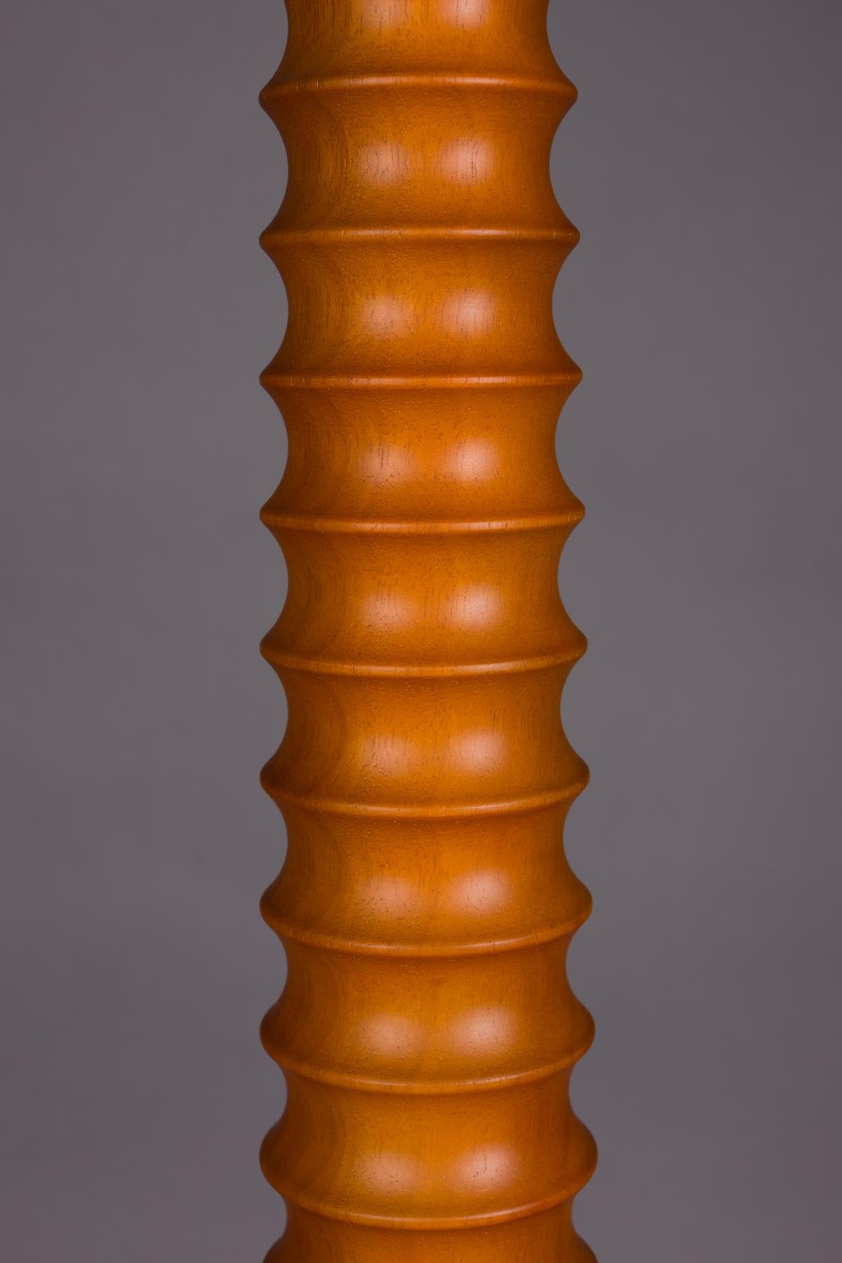 Stehleuchte Horace in Brown präsentiert im Onlineshop von KAQTU Design AG. Stehleuchte ist von Dutchbone