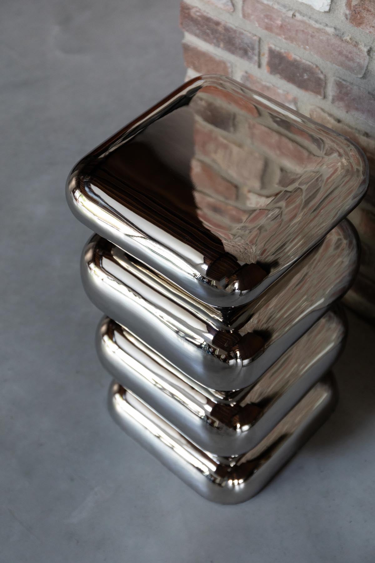 Hocker Stubby in Silver präsentiert im Onlineshop von KAQTU Design AG. Hocker ist von Dutchbone