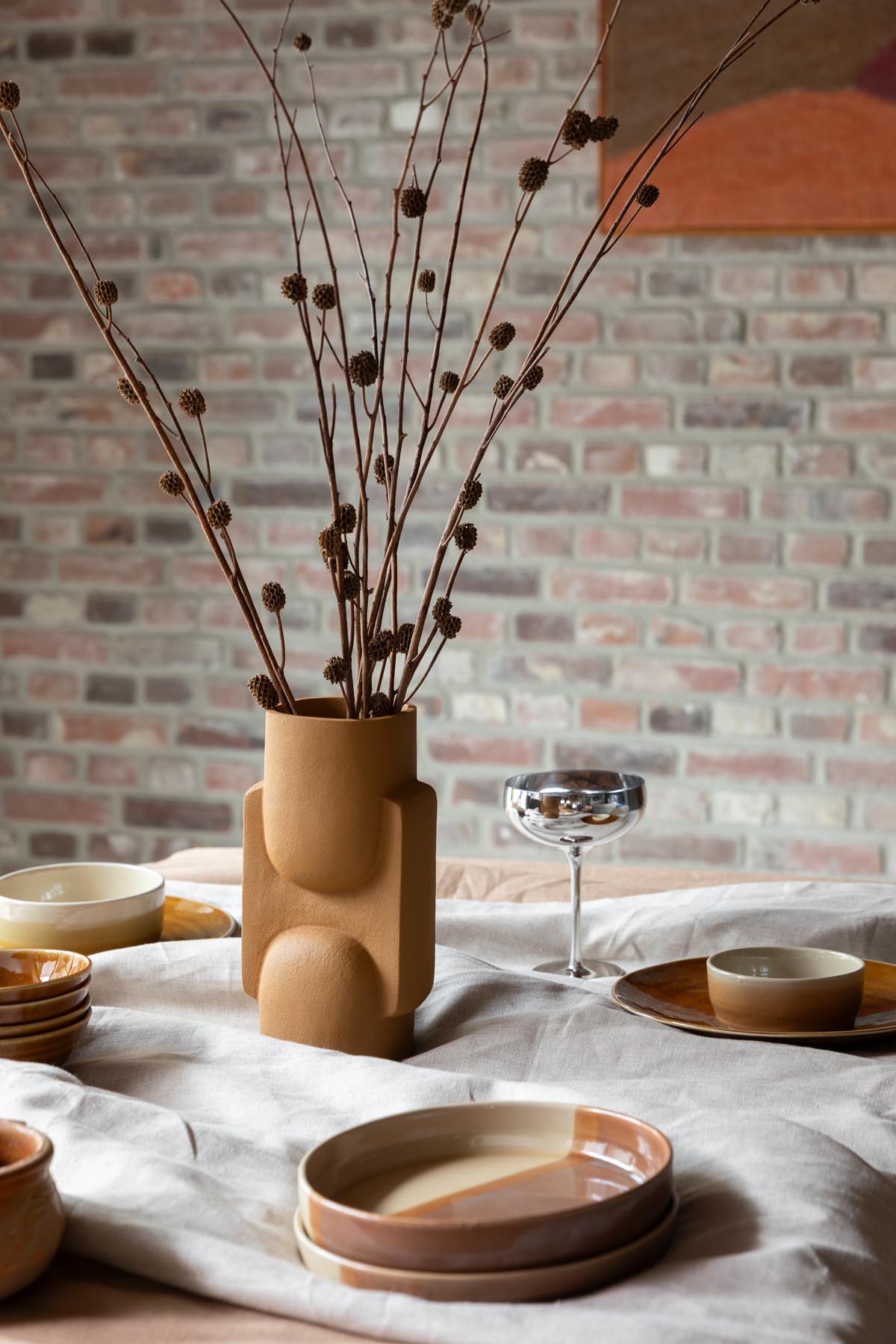Vase Santos in Ochre präsentiert im Onlineshop von KAQTU Design AG. Vase ist von Dutchbone