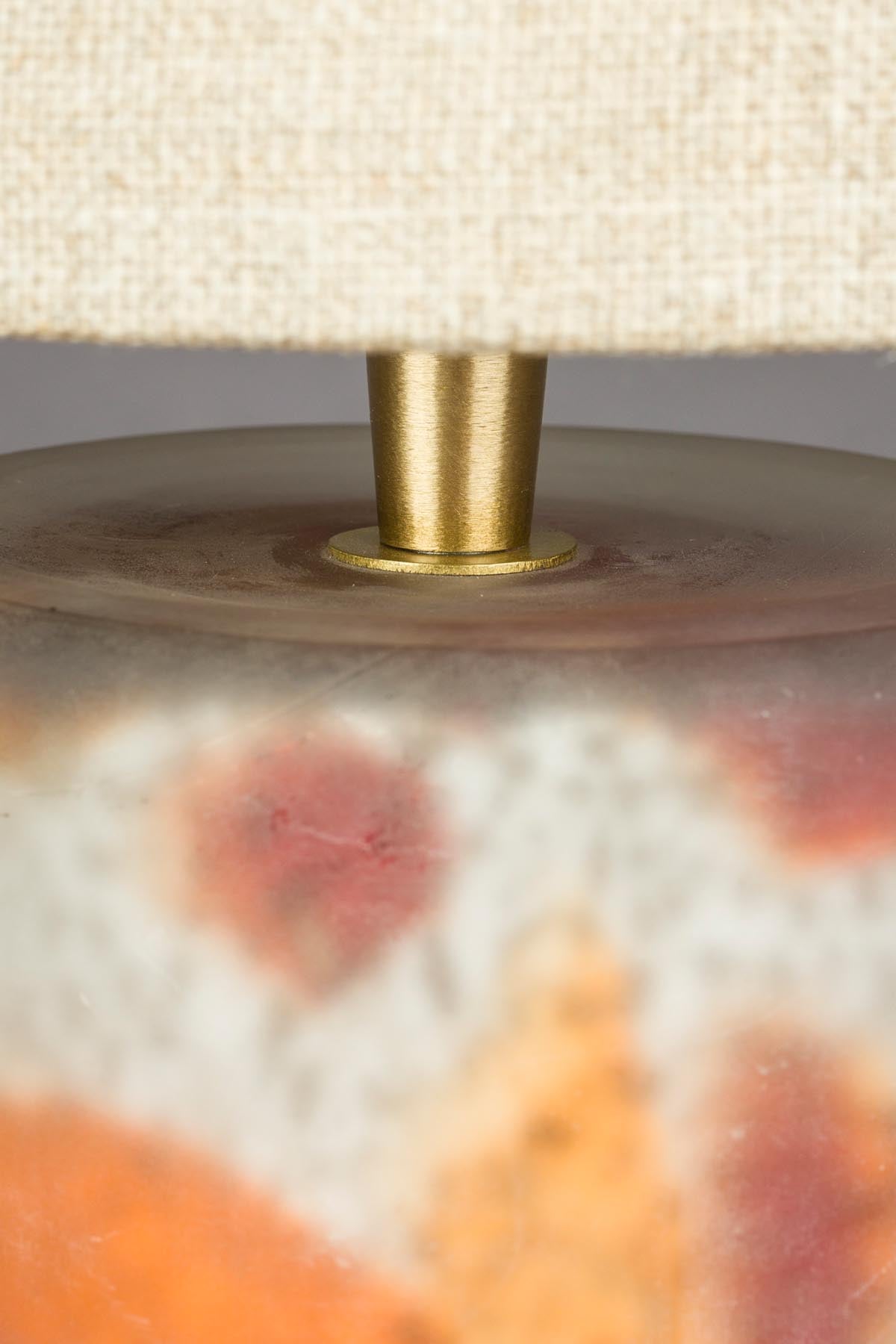 Tischleuchte Earl in Multi-color präsentiert im Onlineshop von KAQTU Design AG. Tischleuchte ist von Dutchbone