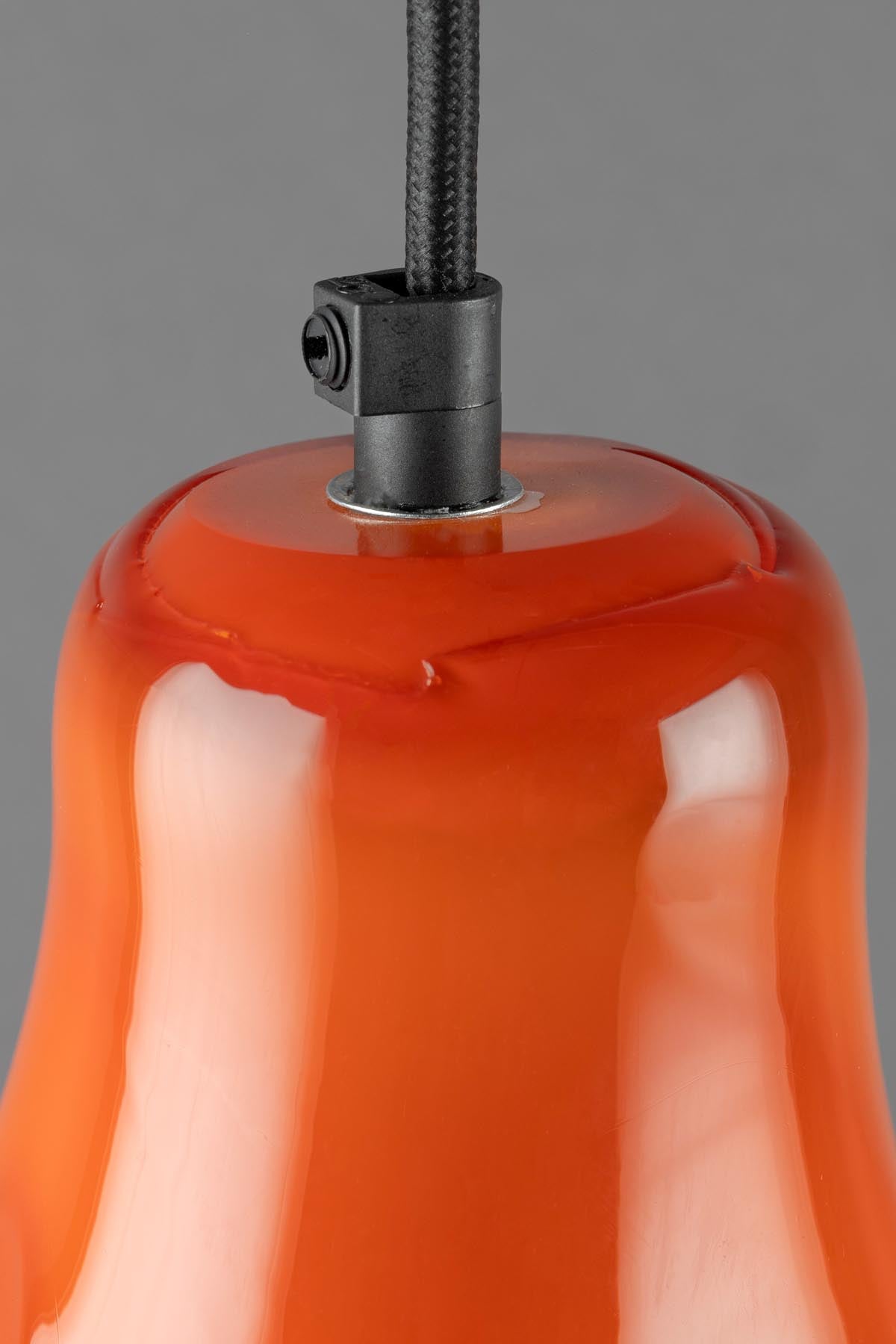 Pendelleuchte Gable in Orange präsentiert im Onlineshop von KAQTU Design AG. Pendelleuchte ist von Dutchbone