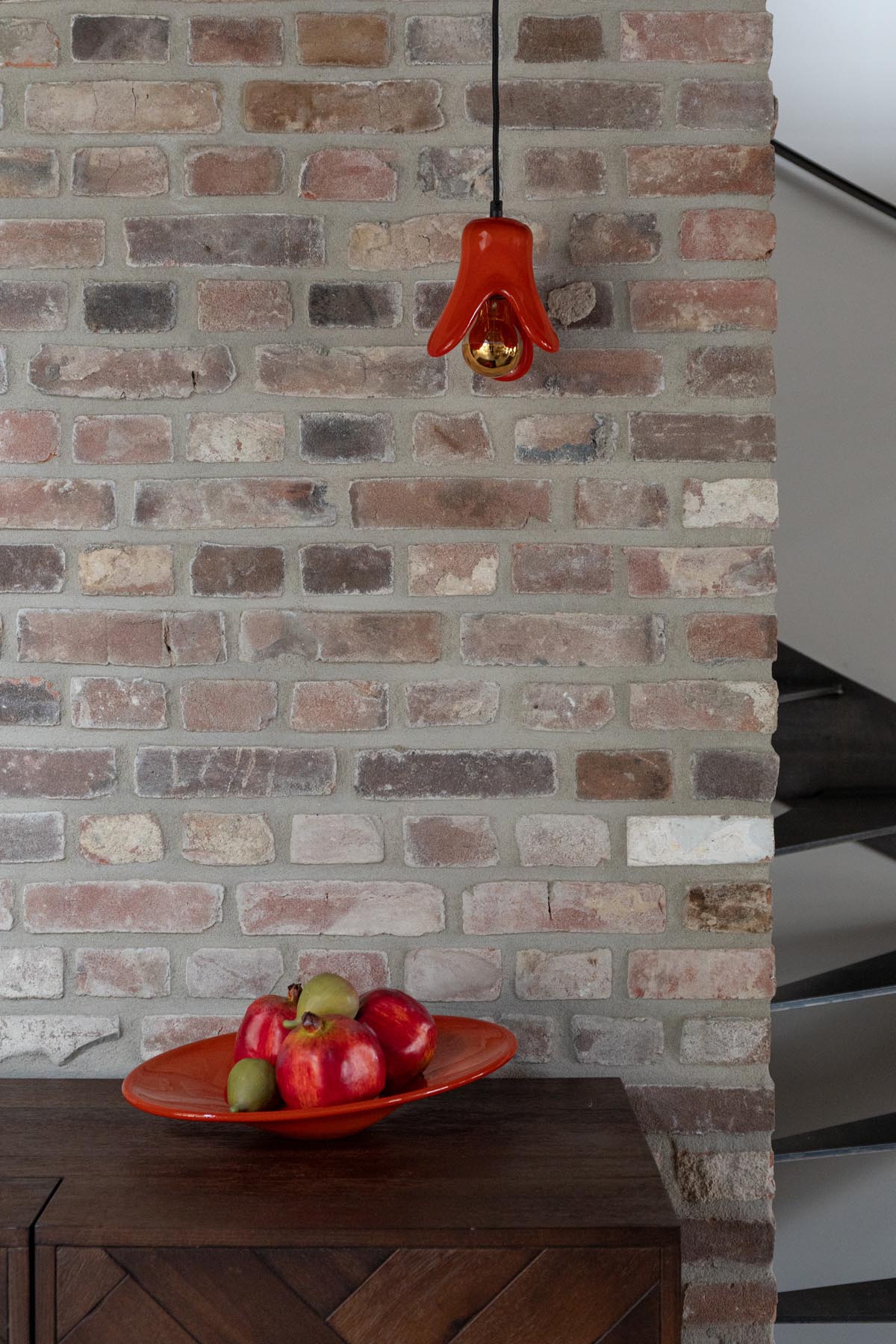 Pendelleuchte Gable in Orange präsentiert im Onlineshop von KAQTU Design AG. Pendelleuchte ist von Dutchbone
