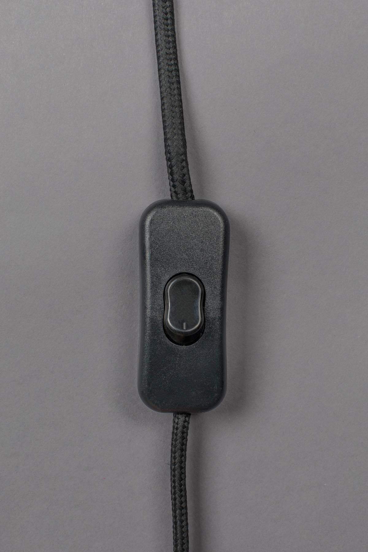 Wandleuchte Marnix in Braun präsentiert im Onlineshop von KAQTU Design AG. Wandleuchte ist von Dutchbone