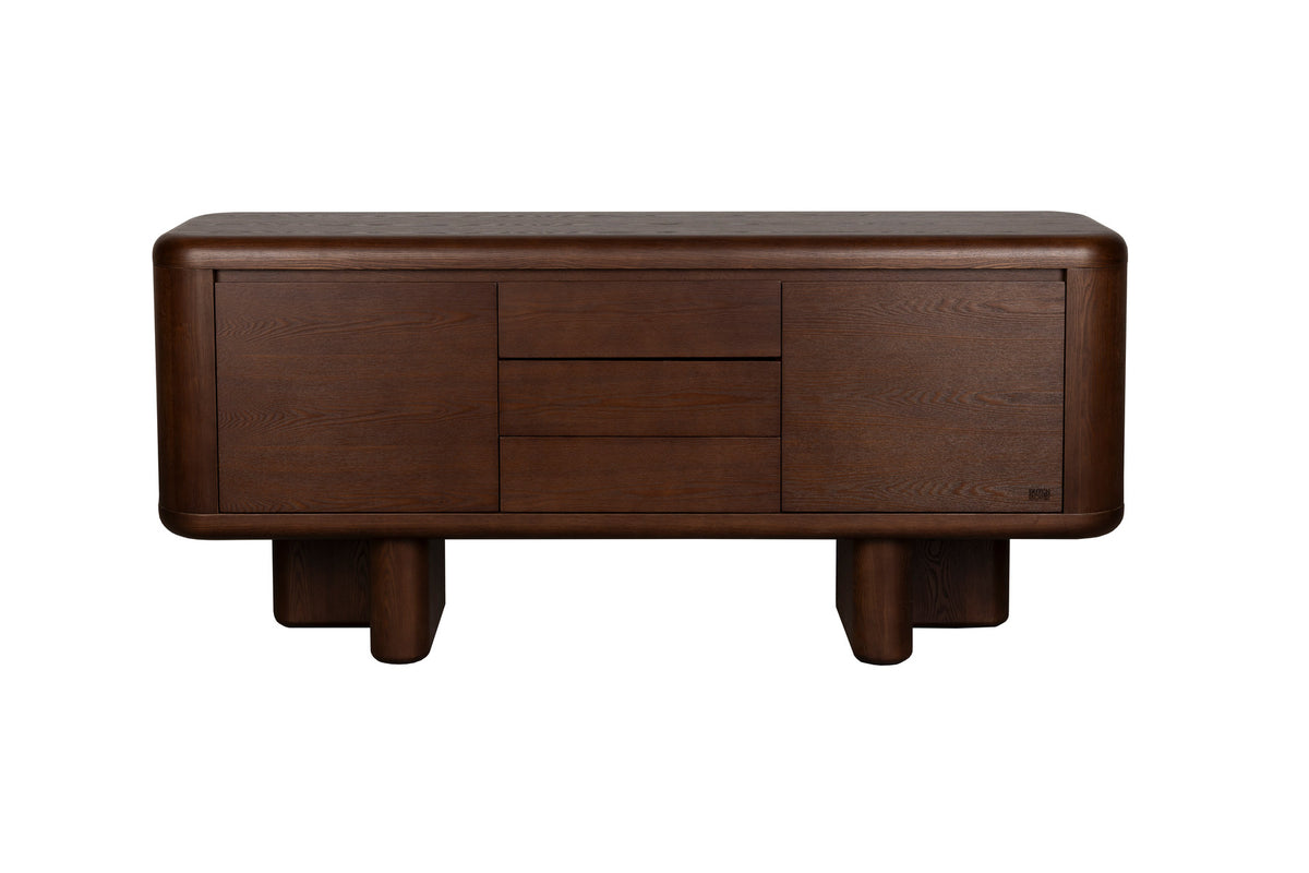 Braunes Sideboard Herman mit walnussfarbener Oberfläche, drei Schubladen und geschwungenen Füssen