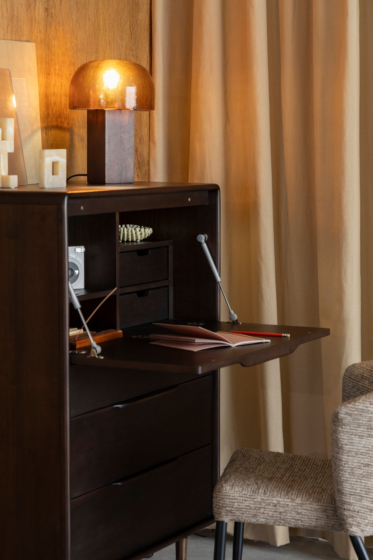 Kabinet Elroy in Braun präsentiert im Onlineshop von KAQTU Design AG. Cabinet ist von Dutchbone
