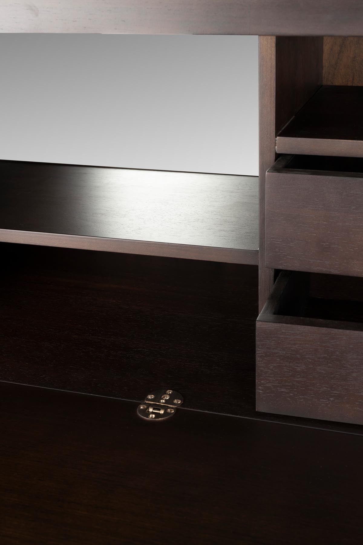 Kabinet Elroy in Braun präsentiert im Onlineshop von KAQTU Design AG. Cabinet ist von Dutchbone
