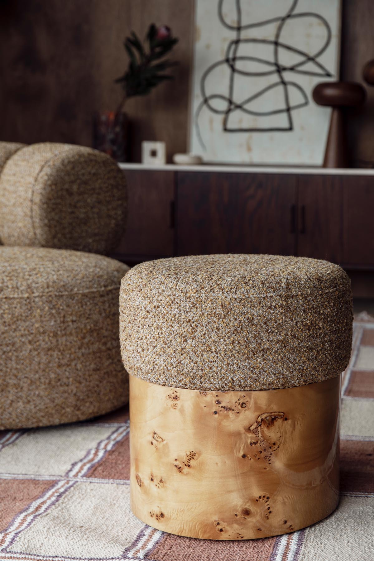 Stuhl Burlin in Braun präsentiert im Onlineshop von KAQTU Design AG. Hocker ist von Dutchbone