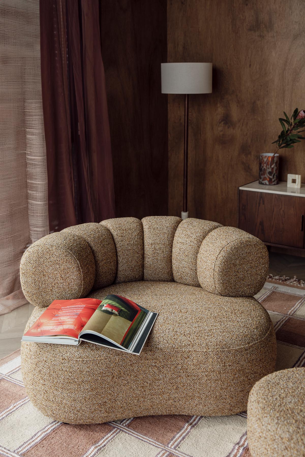 Sessel Duvane in Braun präsentiert im Onlineshop von KAQTU Design AG. Sessel ist von Dutchbone