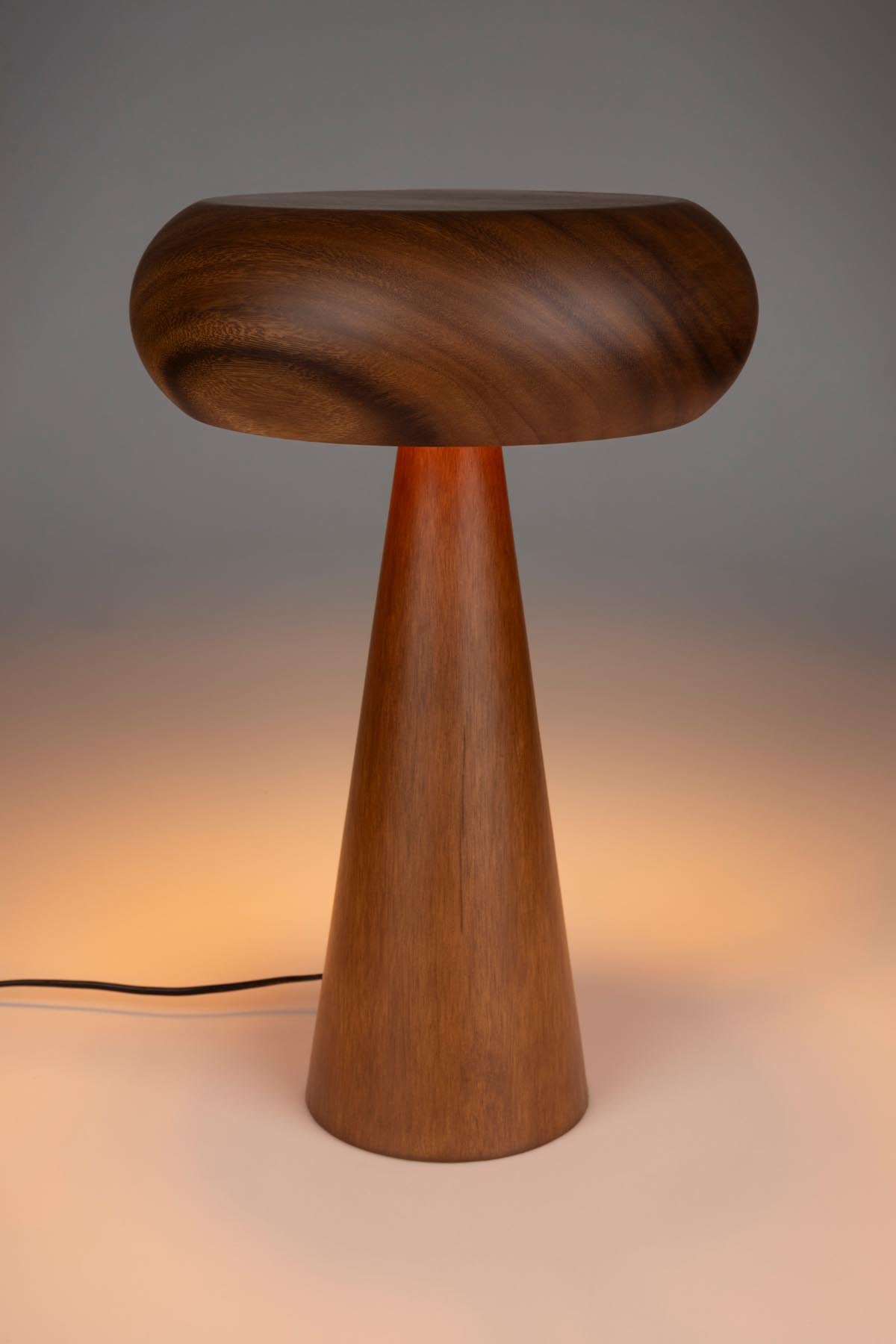 Tischlampe Morel in Braun präsentiert im Onlineshop von KAQTU Design AG. Tischleuchte ist von Dutchbone