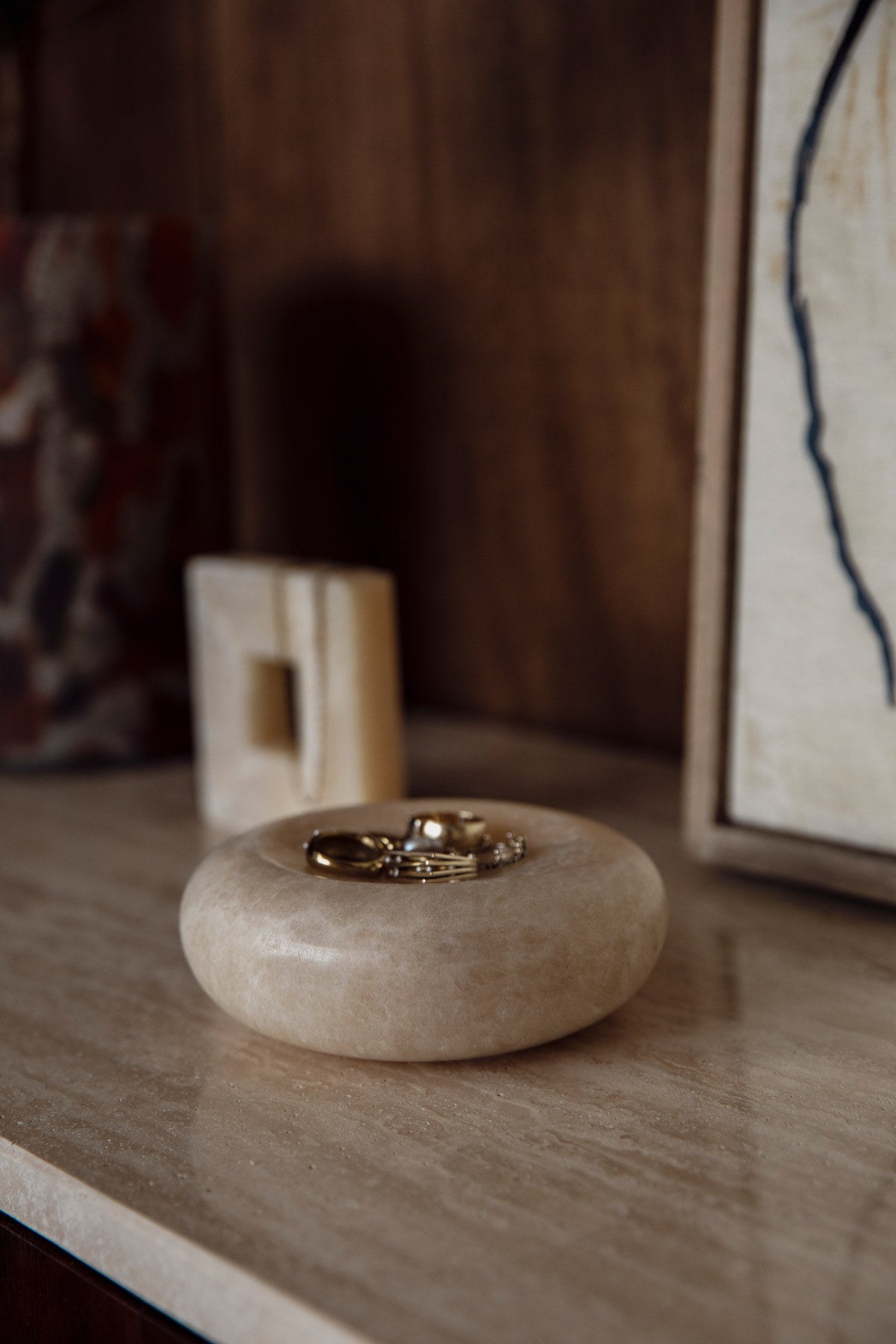 Tisch Onno in Gelb präsentiert im Onlineshop von KAQTU Design AG. Schale ist von Dutchbone