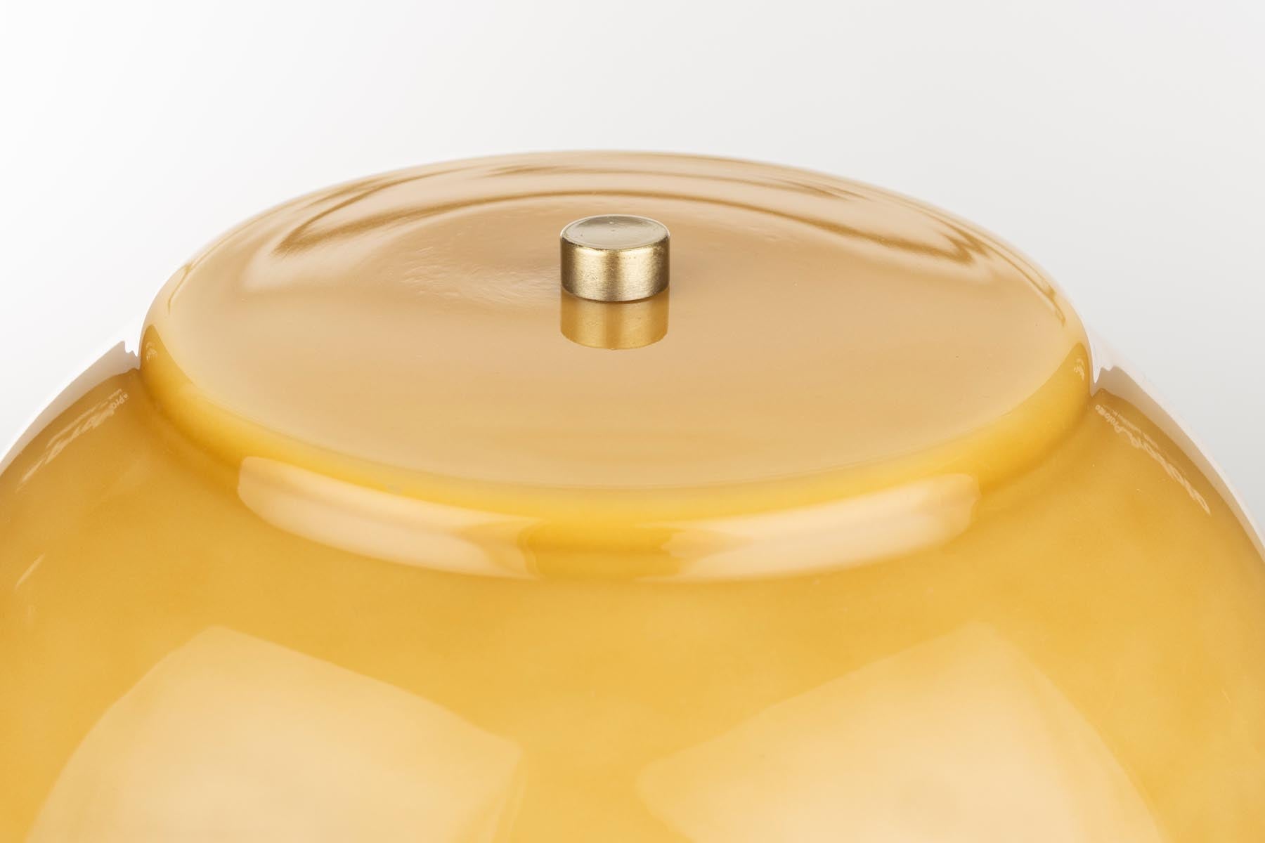 Tischlampe Morvan in Gelb präsentiert im Onlineshop von KAQTU Design AG. Tischleuchte ist von Dutchbone