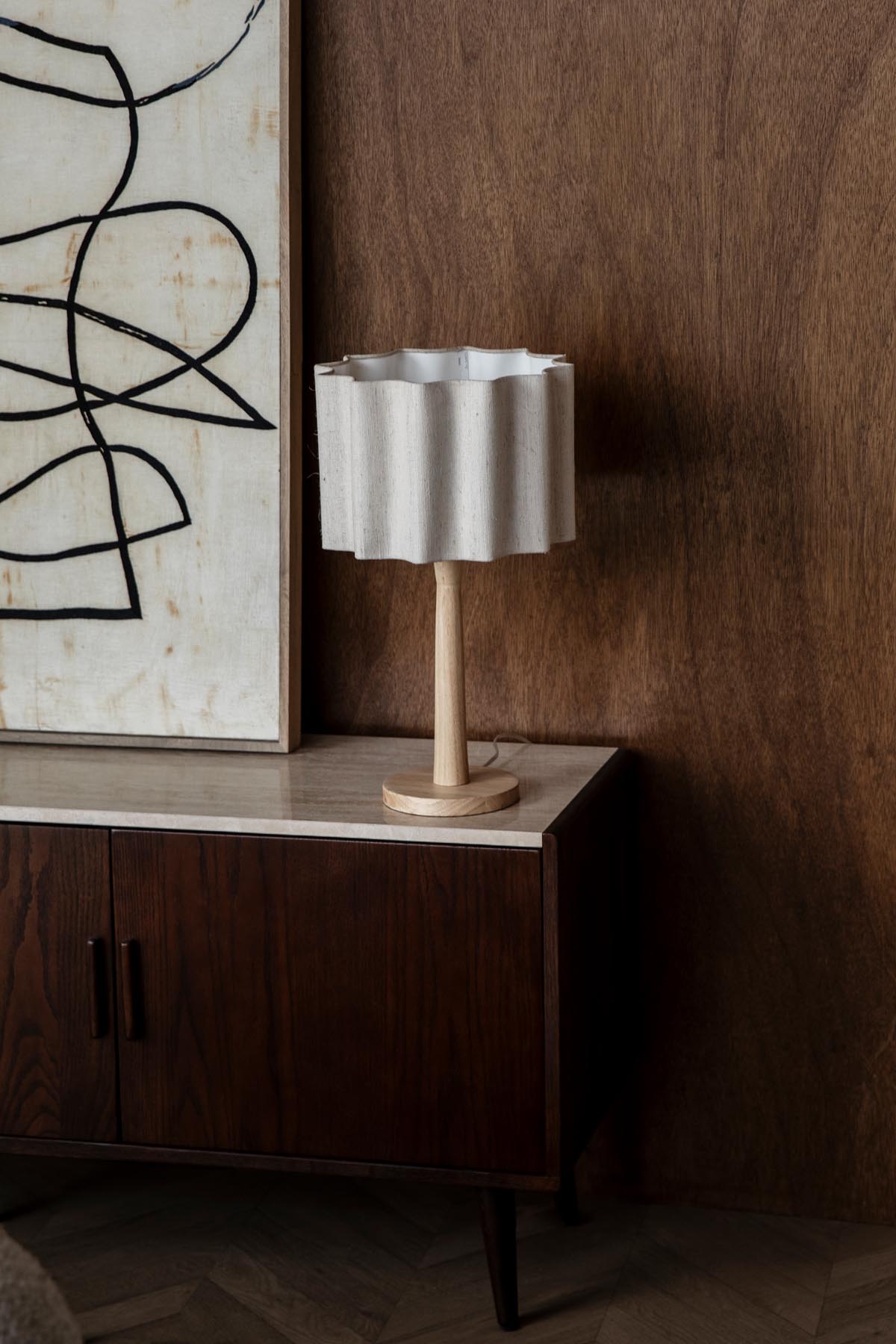 Tischlampe Scallop in Natürlich präsentiert im Onlineshop von KAQTU Design AG. Tischleuchte ist von Dutchbone