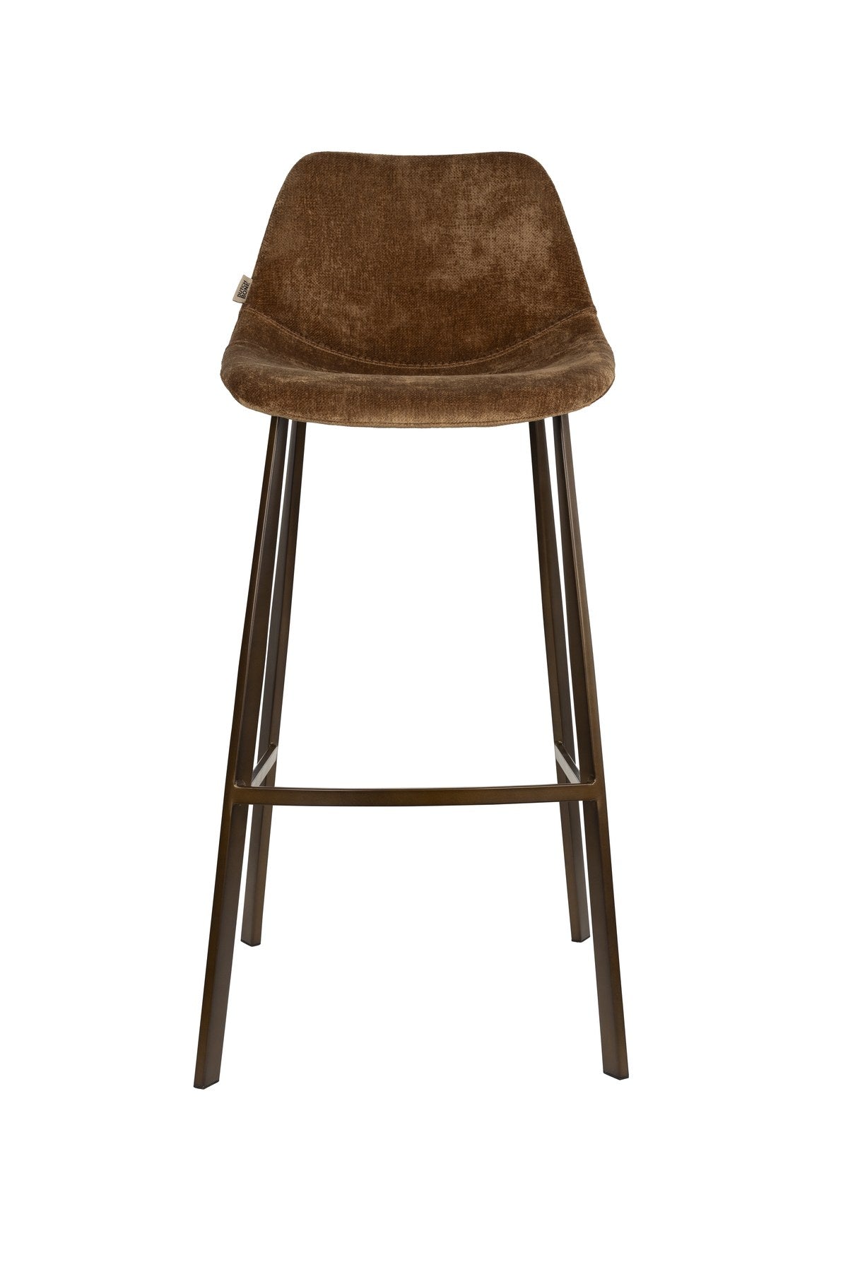 Barhocker Franky von Dutchbone in Cognac mit gepolstertem Sitz, sichtbaren Ziernähten und schlanken Beinen aus pulverbeschichtetem Stahl.