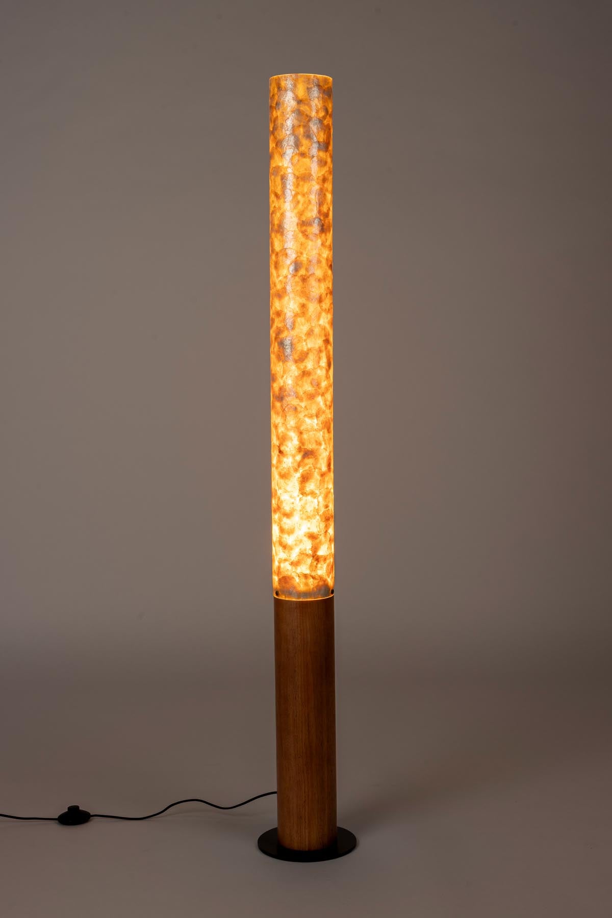 Stehlampe Beam in Beige präsentiert im Onlineshop von KAQTU Design AG. Stehleuchte ist von Dutchbone