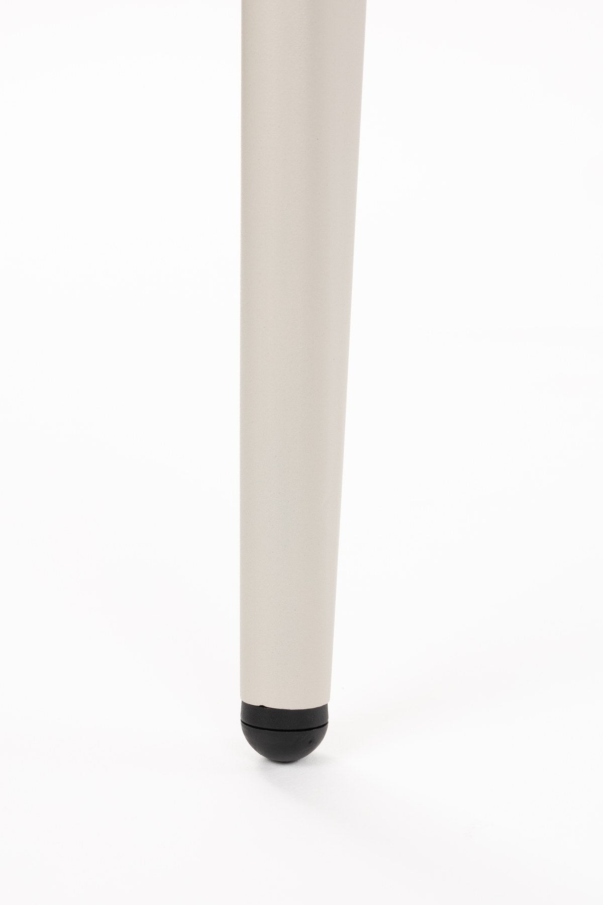 Beige Esszimmerstuhl Chair Miyo von Dutchbone mit gewebtem Bezug, gepolsterter Sitzfläche und schwarzem Metallgestell aus Sperrholz und Stahl.