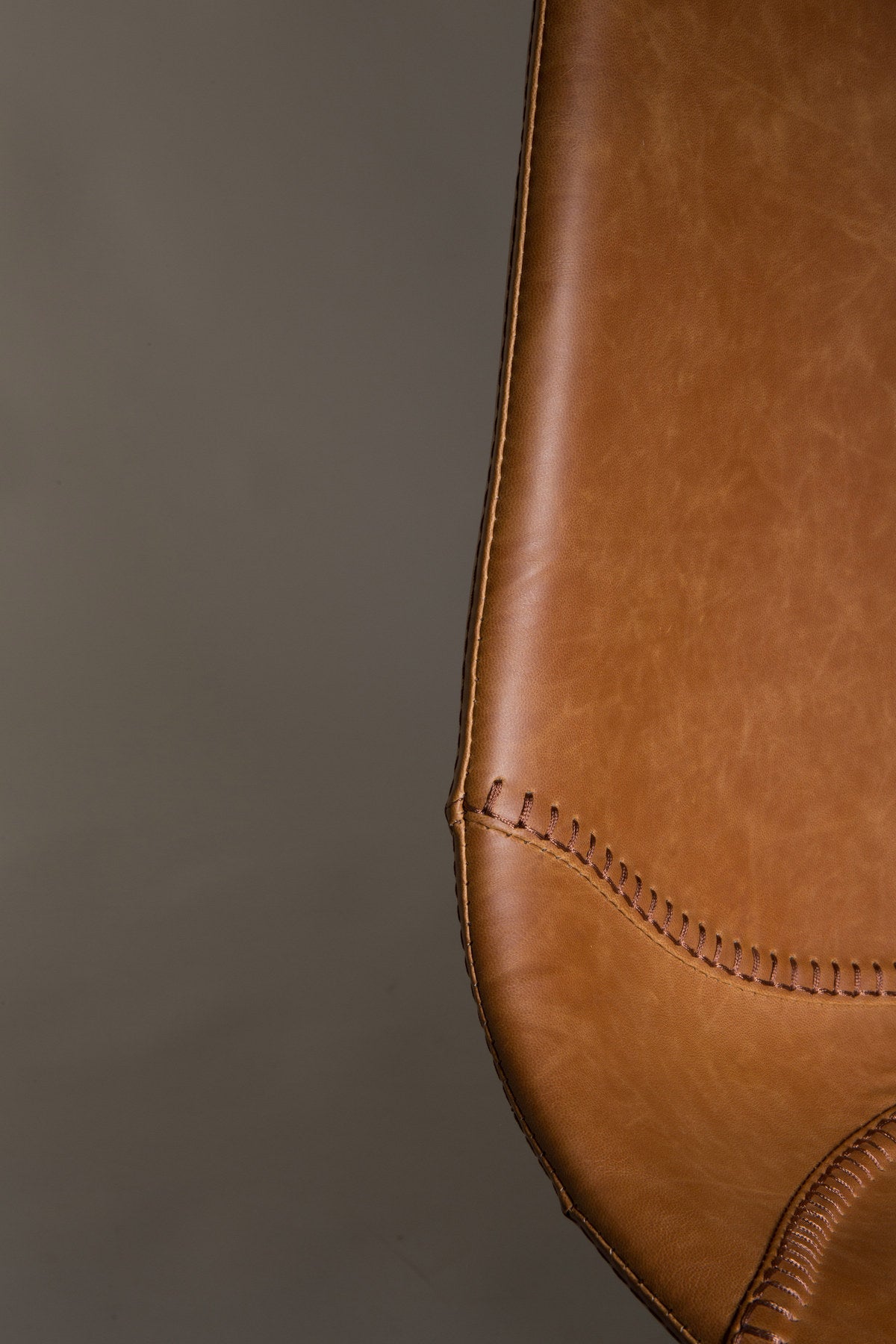 Stuhl Franky in Braun / Kunstleder präsentiert im Onlineshop von KAQTU Design AG. Stuhl ist von Dutchbone