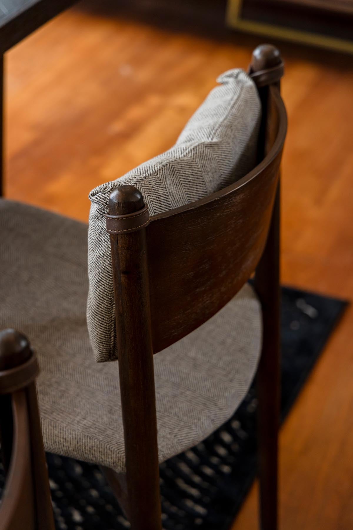 Stuhl Torrance in Mehrfarbig präsentiert im Onlineshop von KAQTU Design AG. Stuhl ist von Dutchbone
