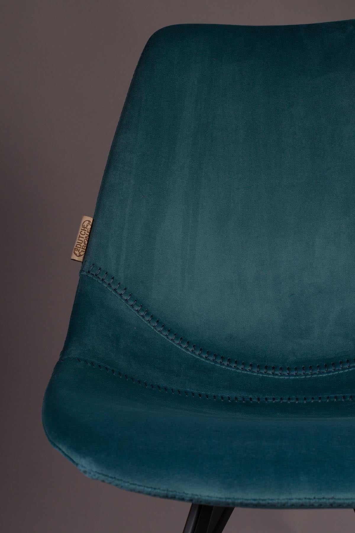 Stuhl Franky Velvet in Petrol präsentiert im Onlineshop von KAQTU Design AG. Stuhl ist von Dutchbone