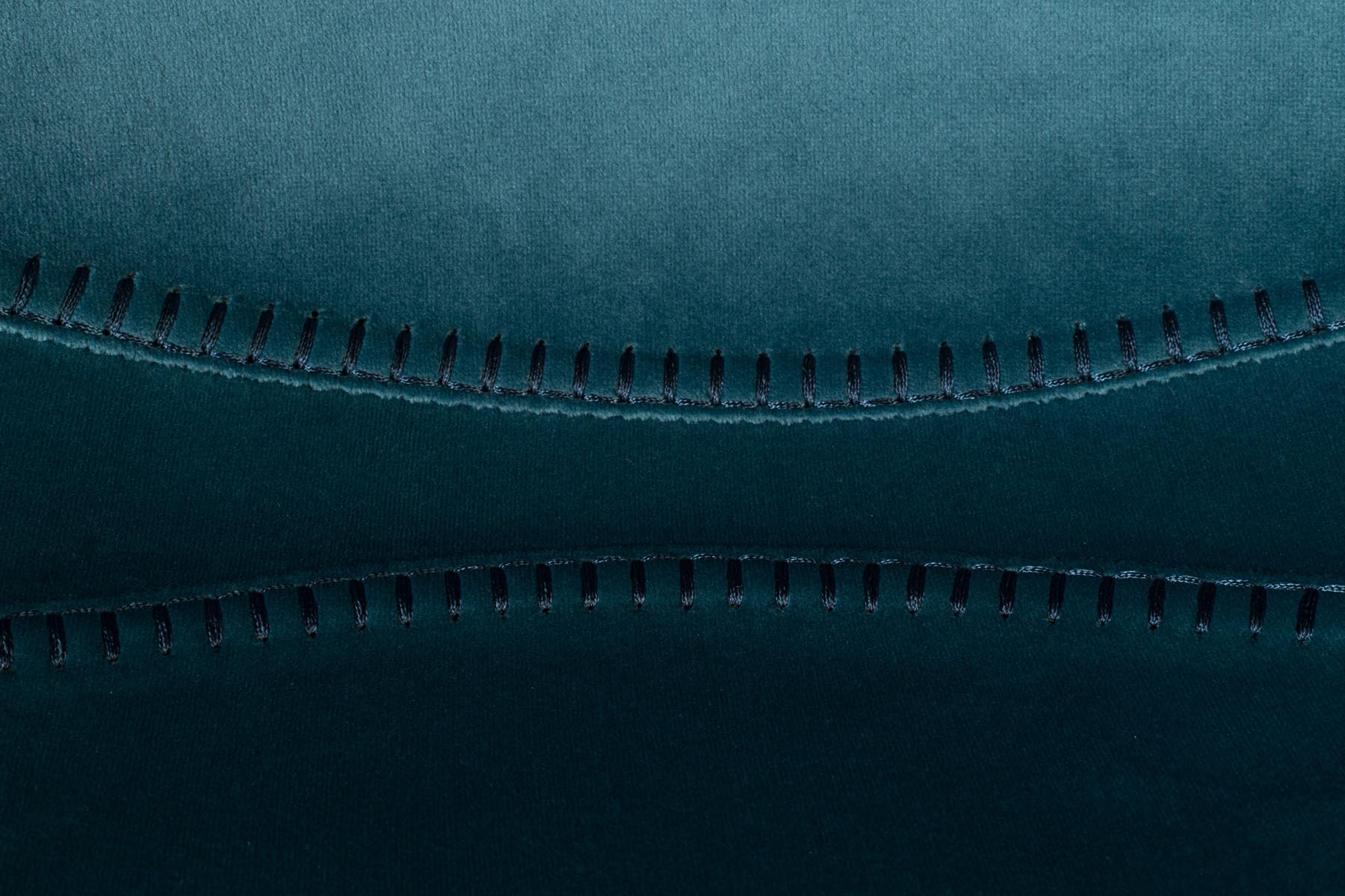 Stuhl Franky Velvet in Petrol präsentiert im Onlineshop von KAQTU Design AG. Stuhl ist von Dutchbone