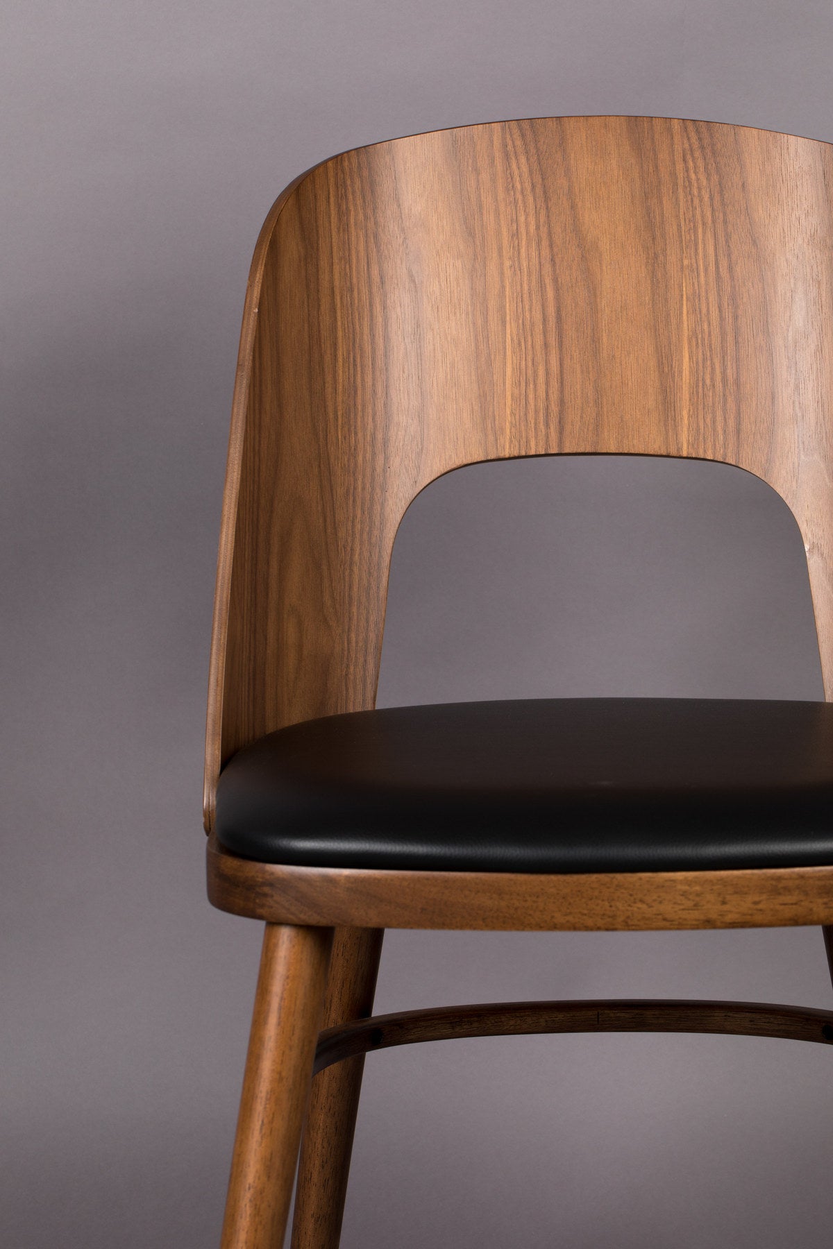 Stuhl Talika in Braun präsentiert im Onlineshop von KAQTU Design AG. Stuhl ist von Dutchbone