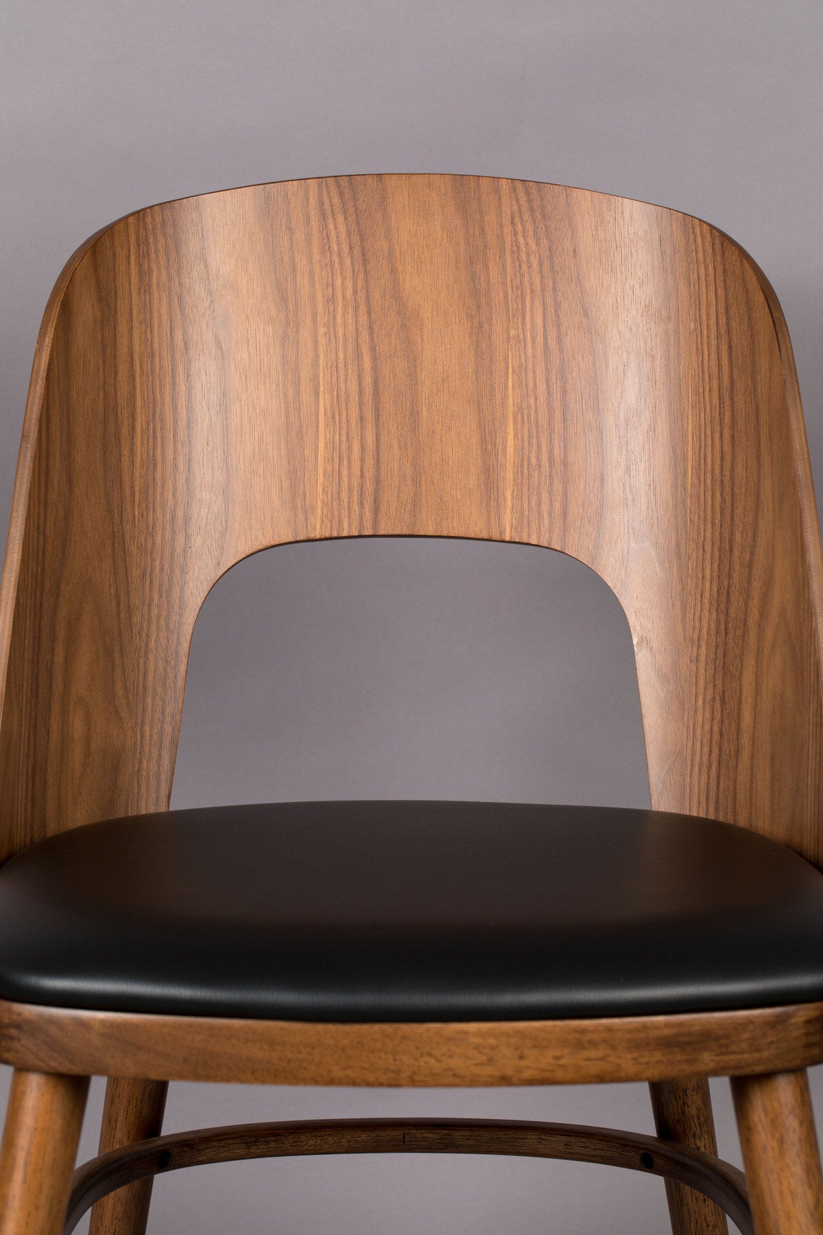 Stuhl Talika in Braun präsentiert im Onlineshop von KAQTU Design AG. Stuhl ist von Dutchbone
