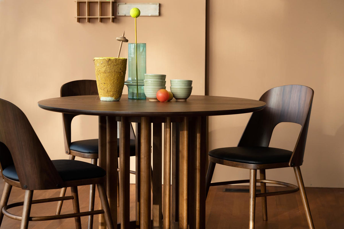 Stuhl Talika in Braun präsentiert im Onlineshop von KAQTU Design AG. Stuhl ist von Dutchbone