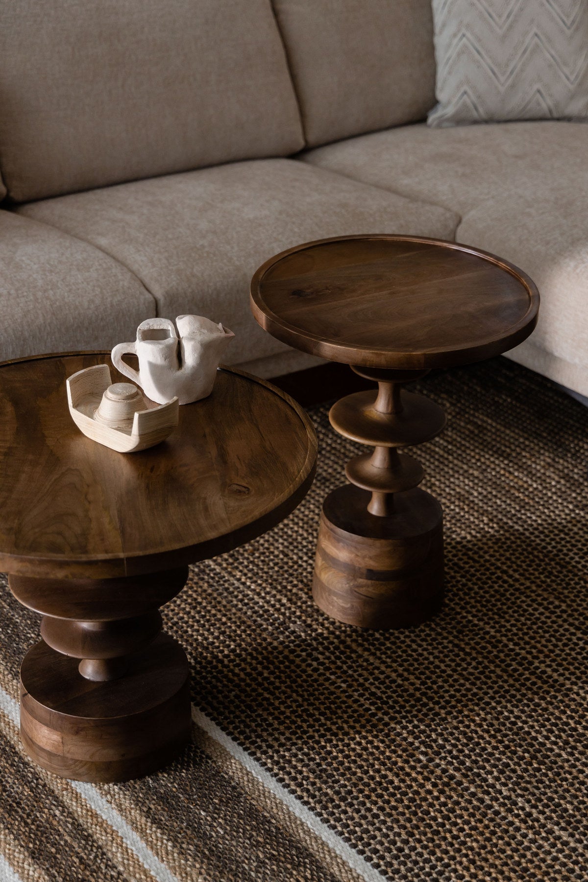 Kaffeetisch Cath in Walnuss präsentiert im Onlineshop von KAQTU Design AG. Couchtisch ist von Dutchbone