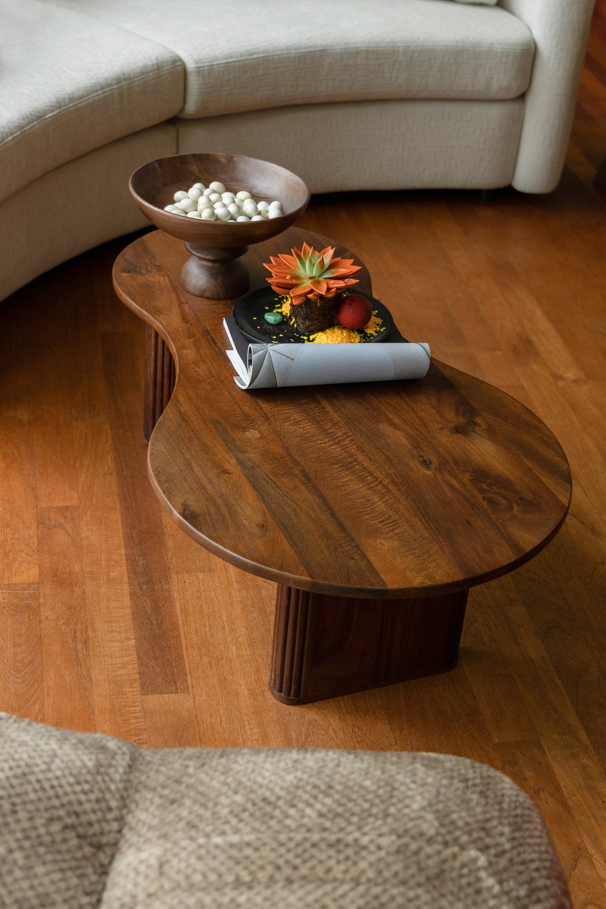 Coffee Table Tilon in Braun präsentiert im Onlineshop von KAQTU Design AG. Couchtisch ist von Dutchbone