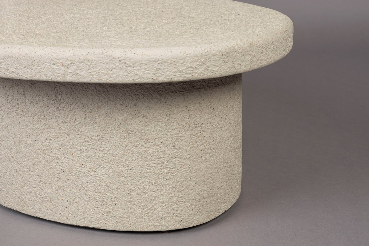 Beiger Couchtisch Coffee Table Veda aus recyceltem Marmor mit weisser Basis und organischer Form